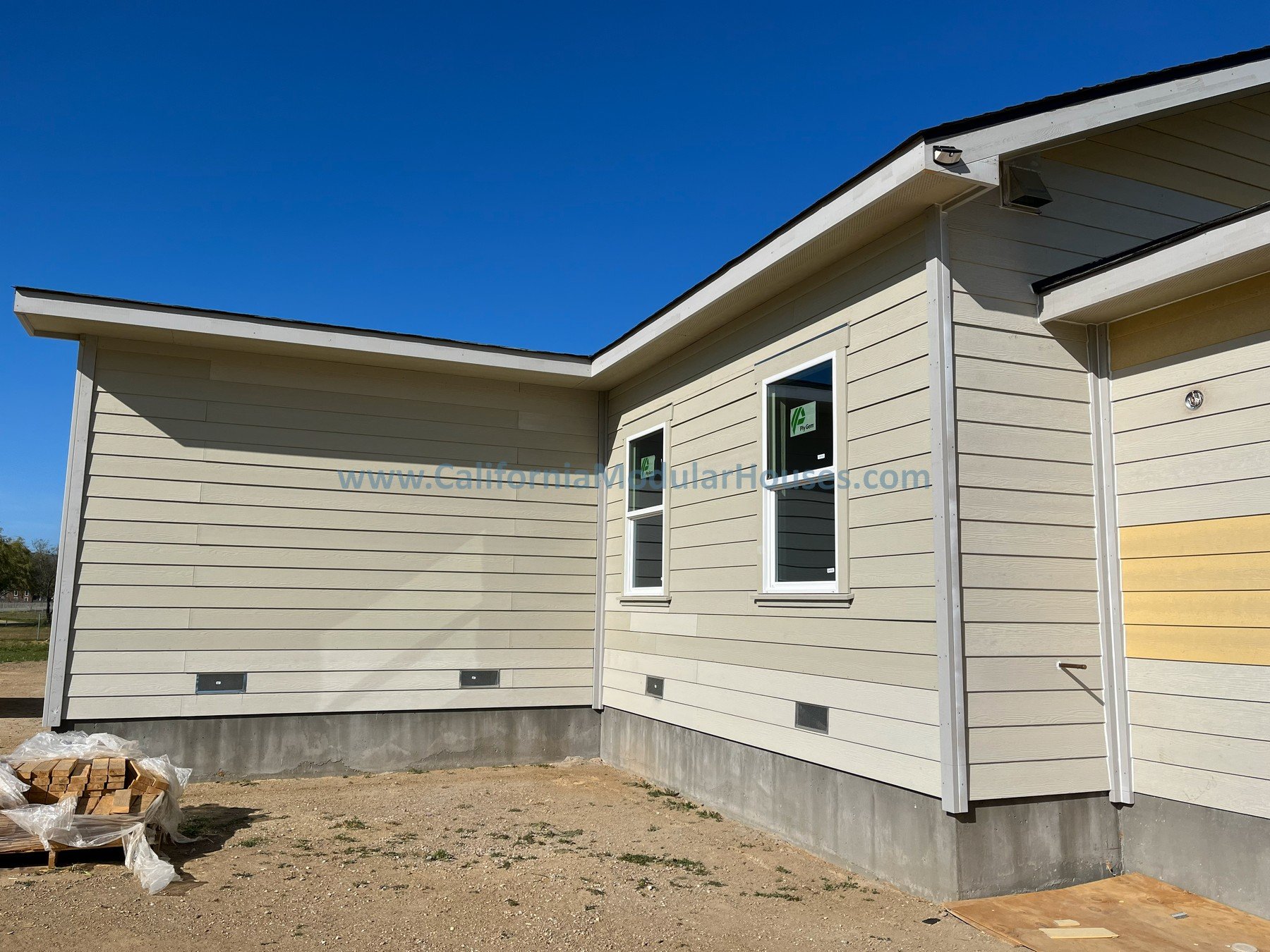 Ranch style modular home that has 3 bedrooms and 2 bathrooms California modular modulars CA prefab exterior image F