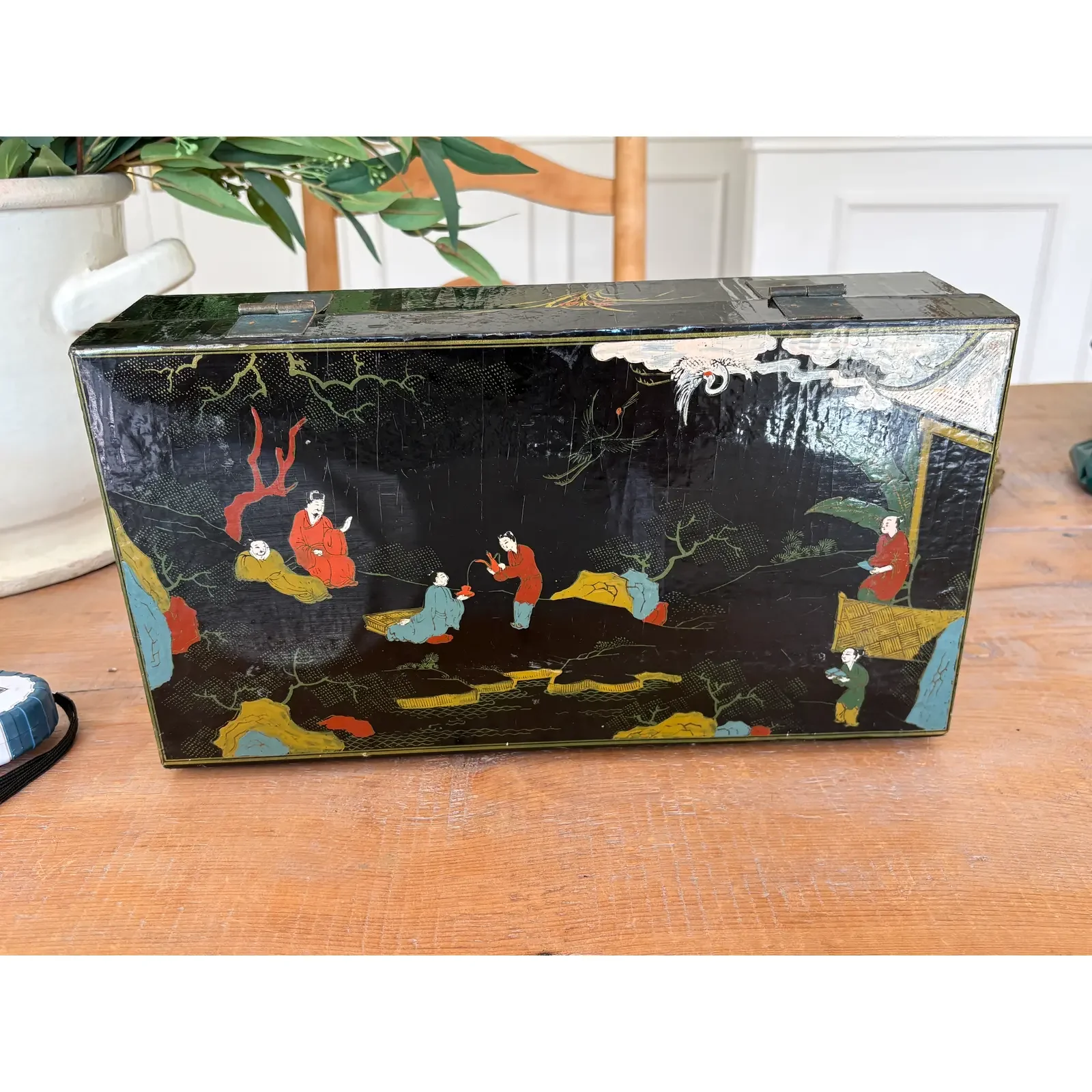 antique-chinese-export-black-lacquer-chinoiserie-box-hand-painted-figures-and-cranes-2554.webp