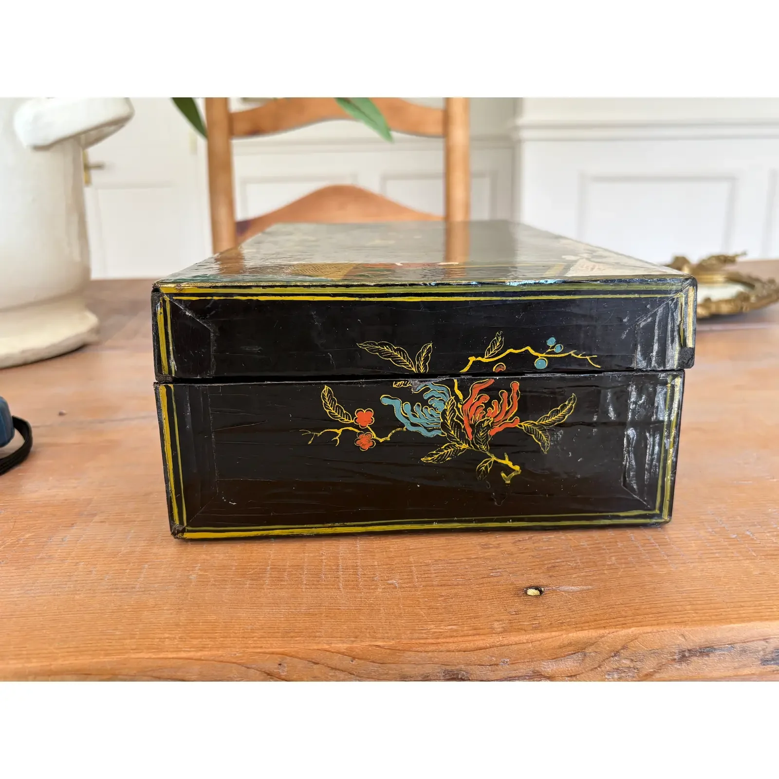 antique-chinese-export-black-lacquer-chinoiserie-box-hand-painted-figures-and-cranes-1509.webp