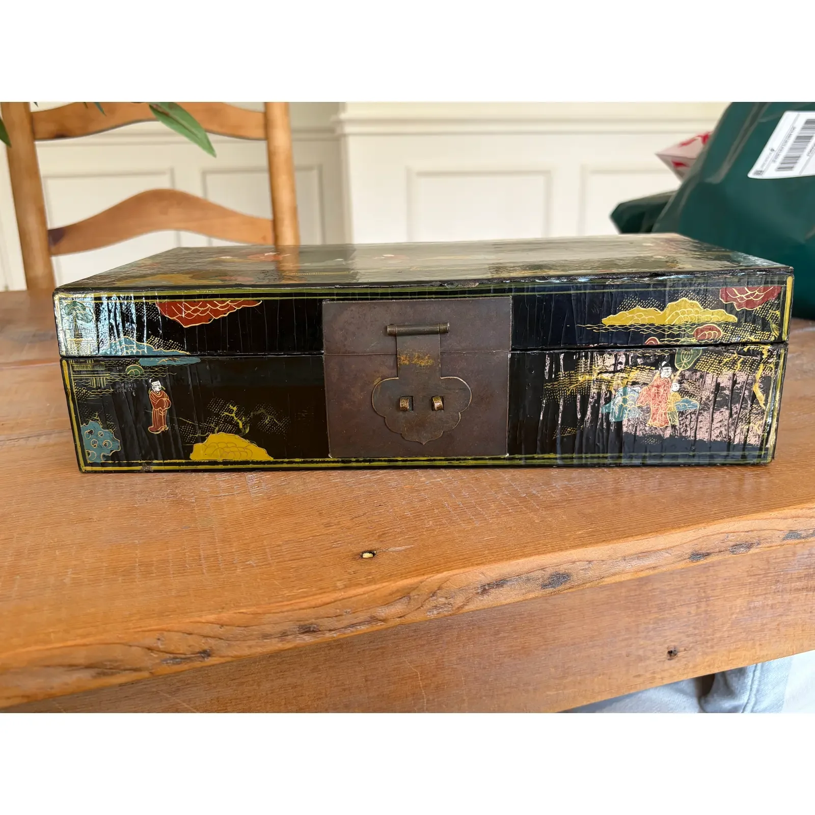 antique-chinese-export-black-lacquer-chinoiserie-box-hand-painted-figures-and-cranes-9672.webp
