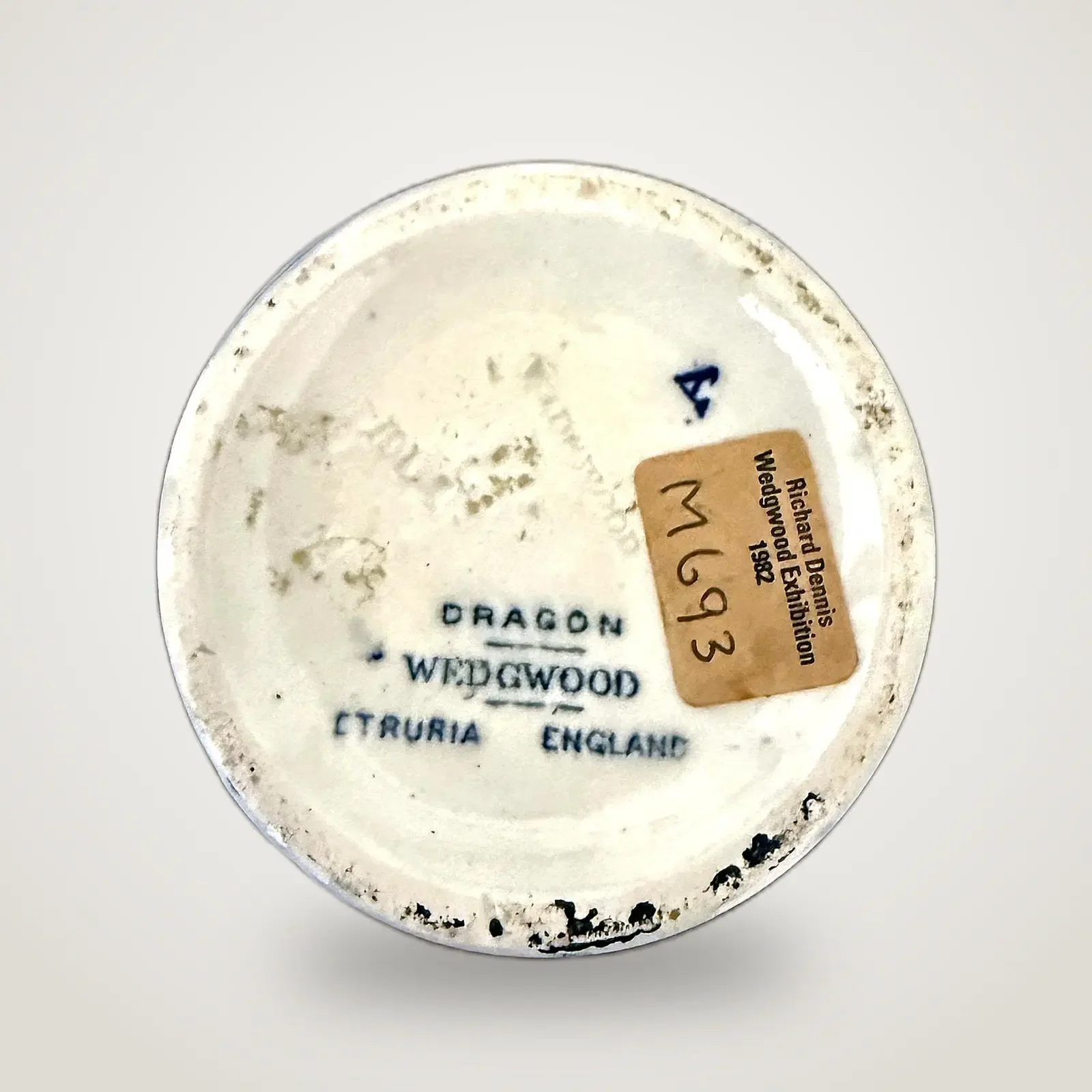 antique-wedgwood-yellow-ground-dragon-triple-gourd-vase-1982-richard-dennis-exhibition-provenance-1859.webp