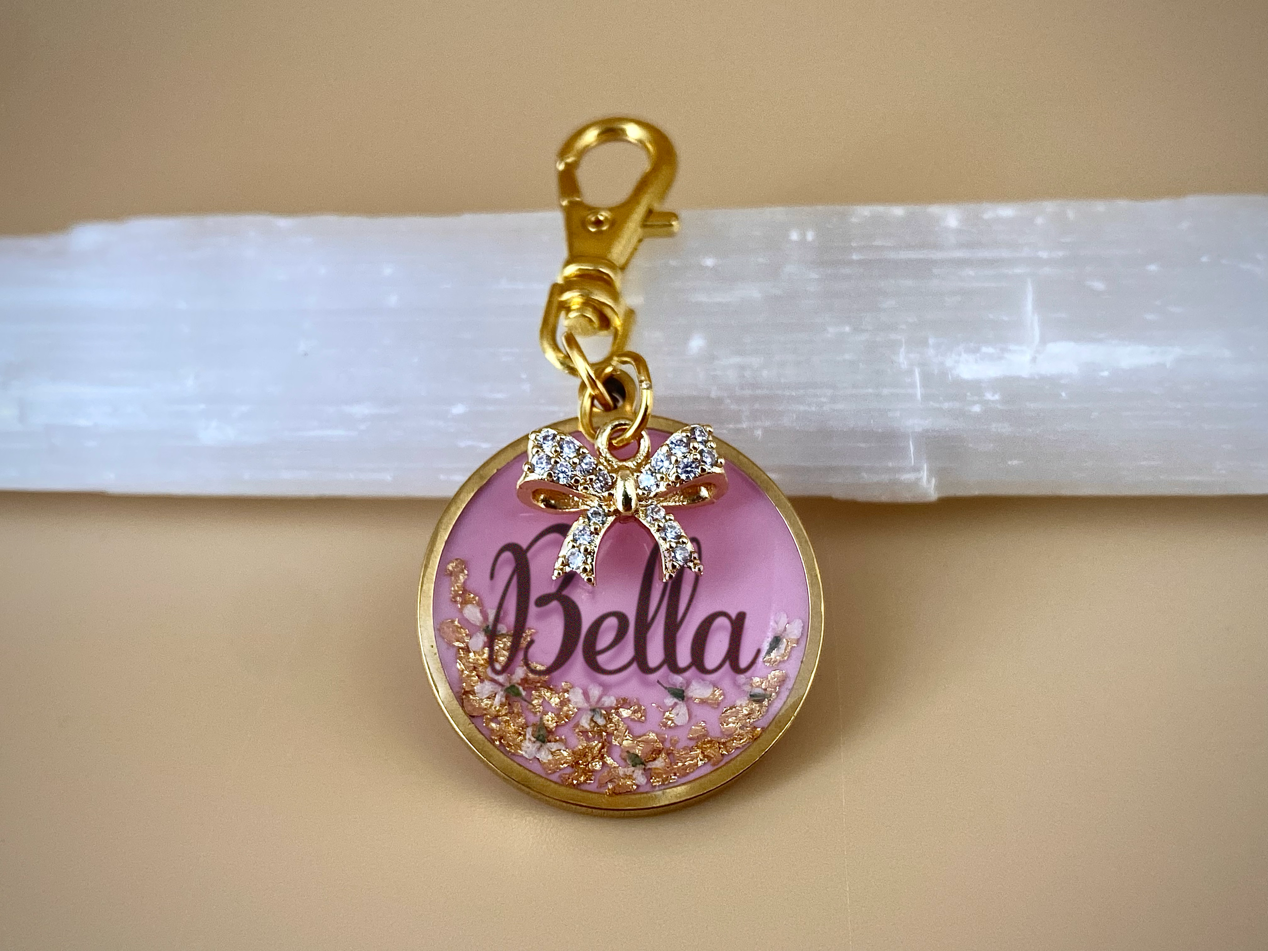 Bella pink tag.png
