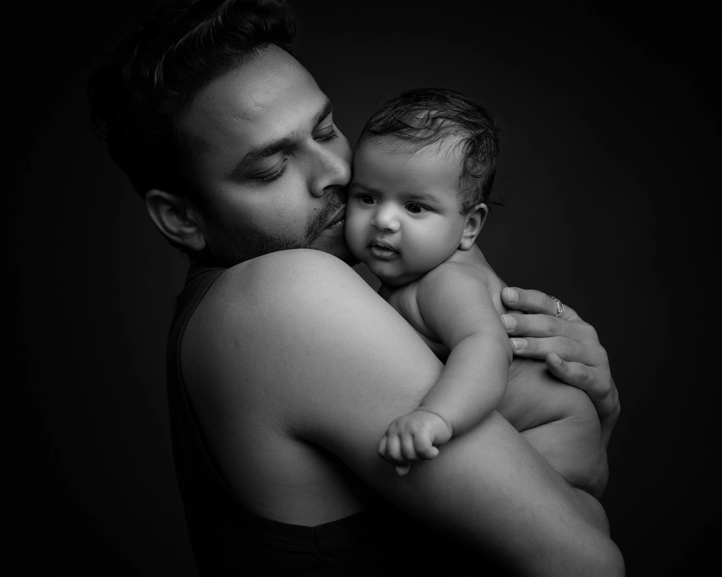 When to Book a Newborn Photographer (Best Time for Newborn Photos)