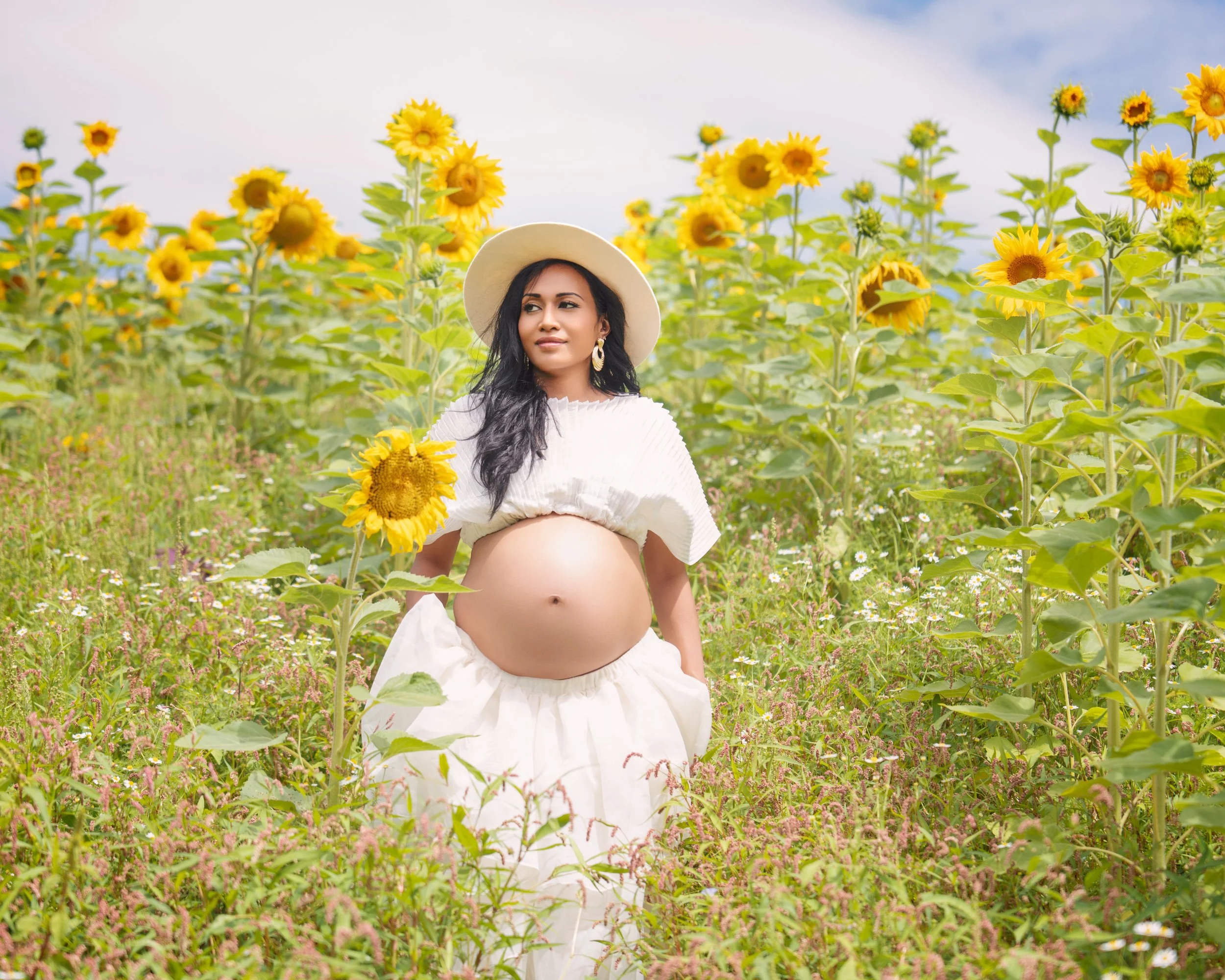 Studio vs Outdoor Maternity Photos: Which Is Right for You?
