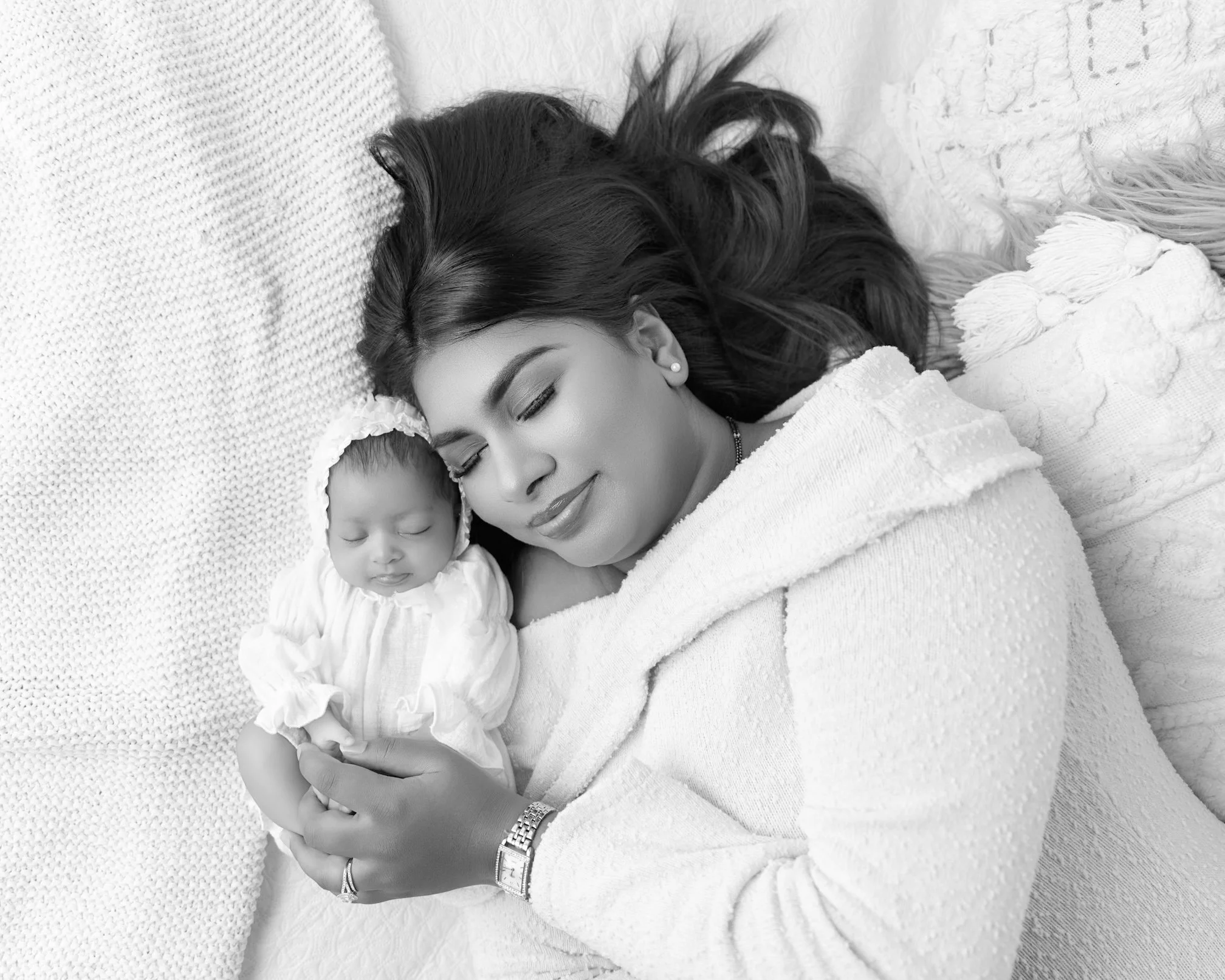 Mum lying with baby — lifestyle-mother-baby-lifestyle-newborn-auckland.JPG