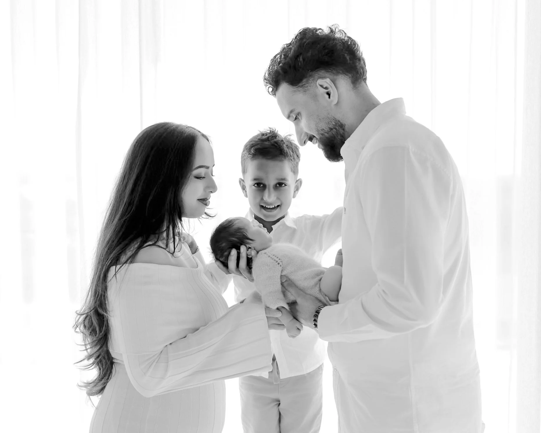 Mum, Dad, older brother and newborn together-family-with-newborn-at-home-auckland.JPG