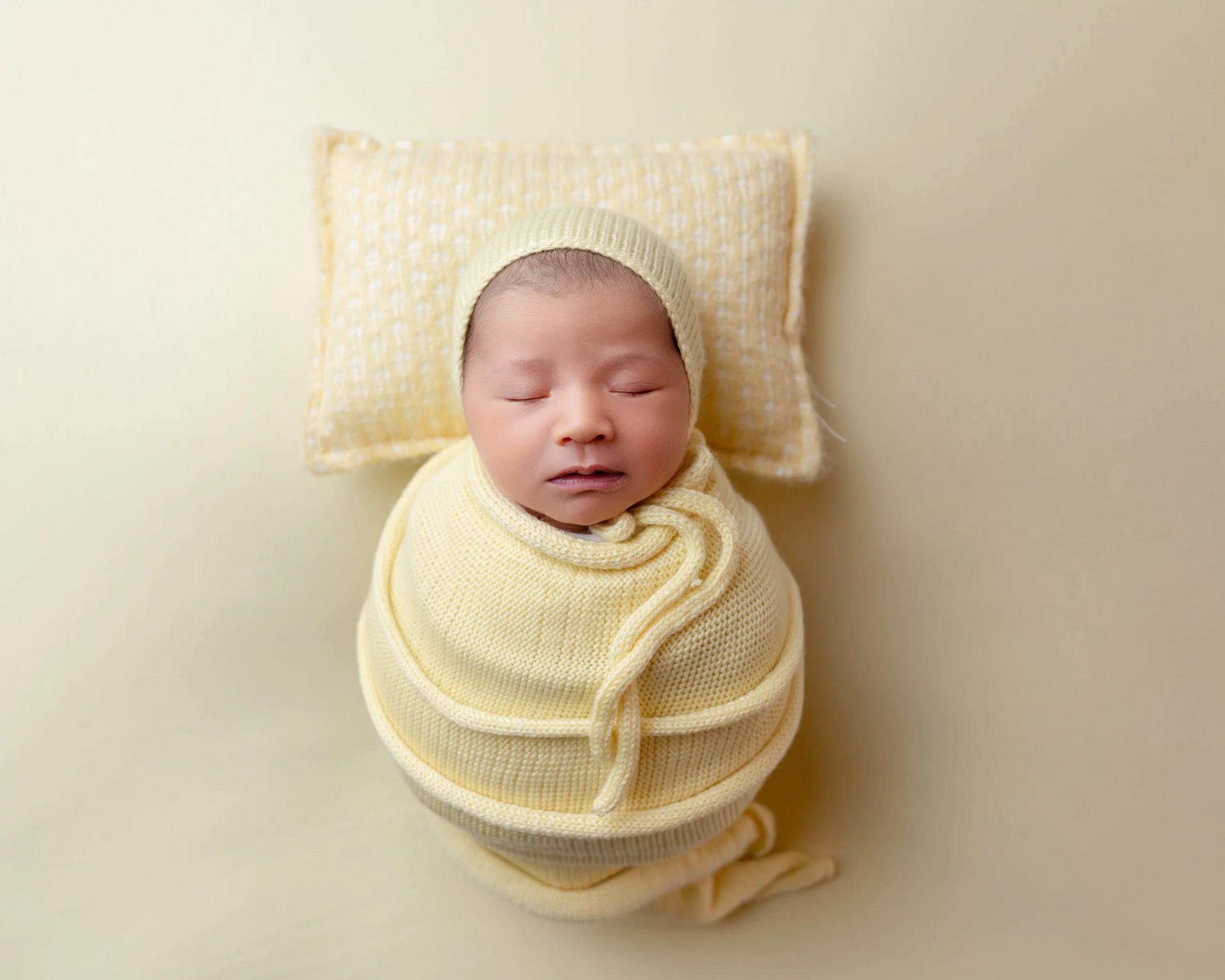 Newborn baby wrapped session In Auckland by Racheal Trail Photography