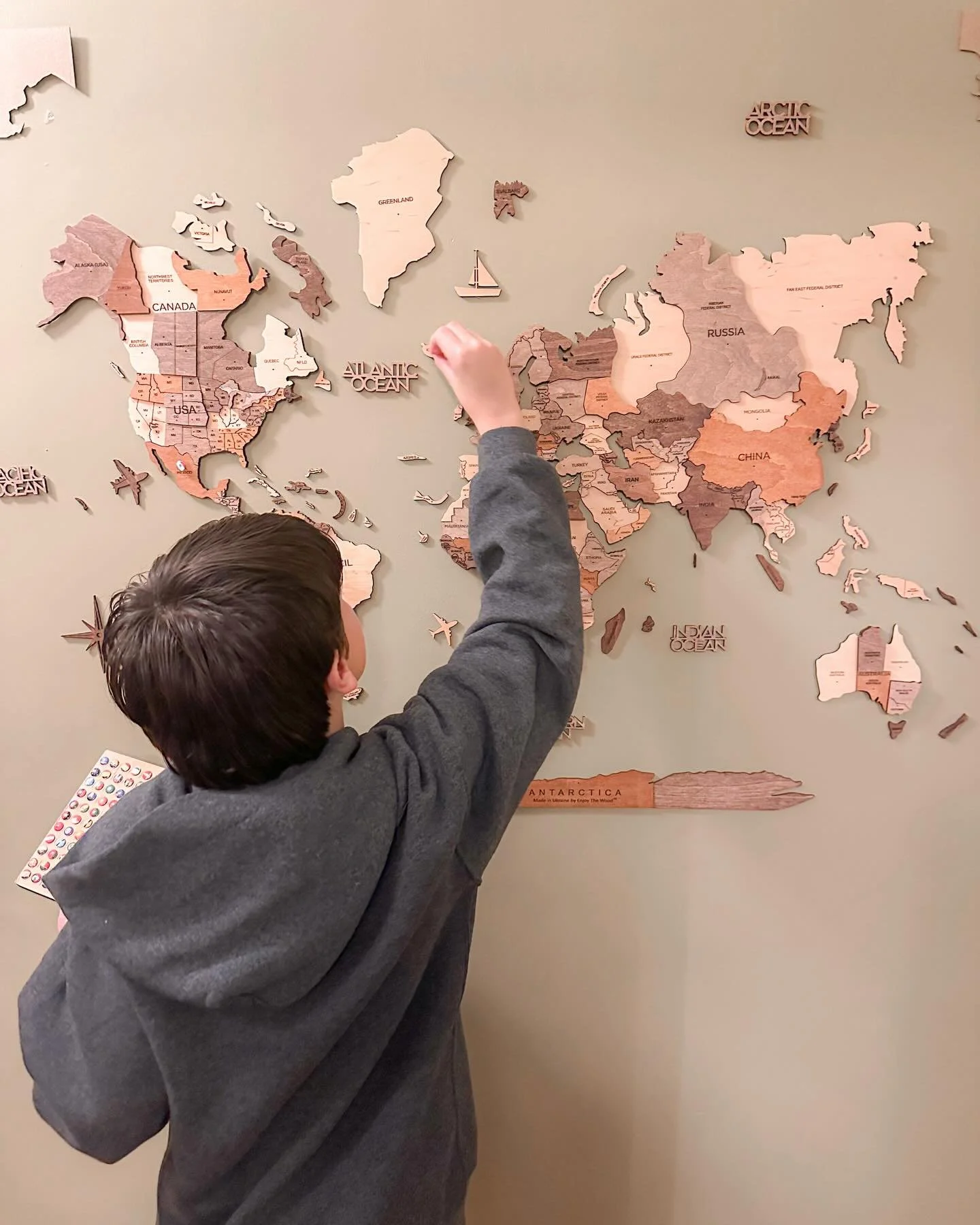 New year, new pins on our family map 🗺️📍

Yes, traveling with 3 kids ages 3-13 is chaotic. And yes, there are usually messes and sibling fights at most destinations. But seeing my kiddos placing pins on our map, I know it&rsquo;s all worth it! 

We