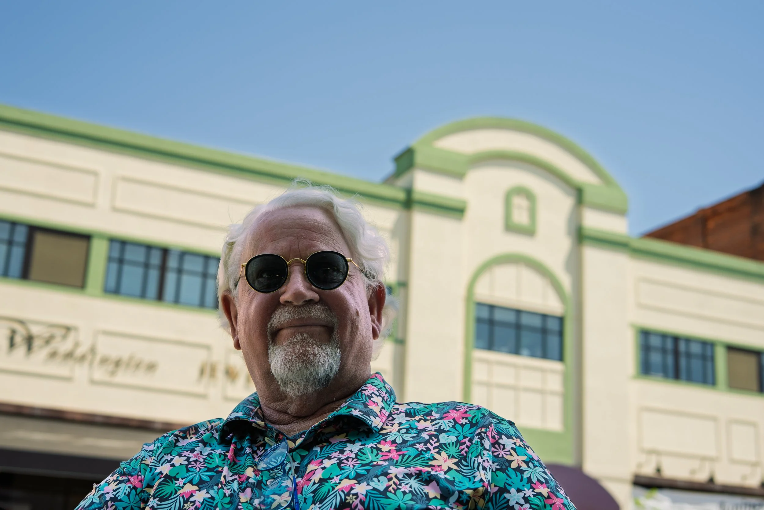 Pops in BG like Miami Vice.jpg