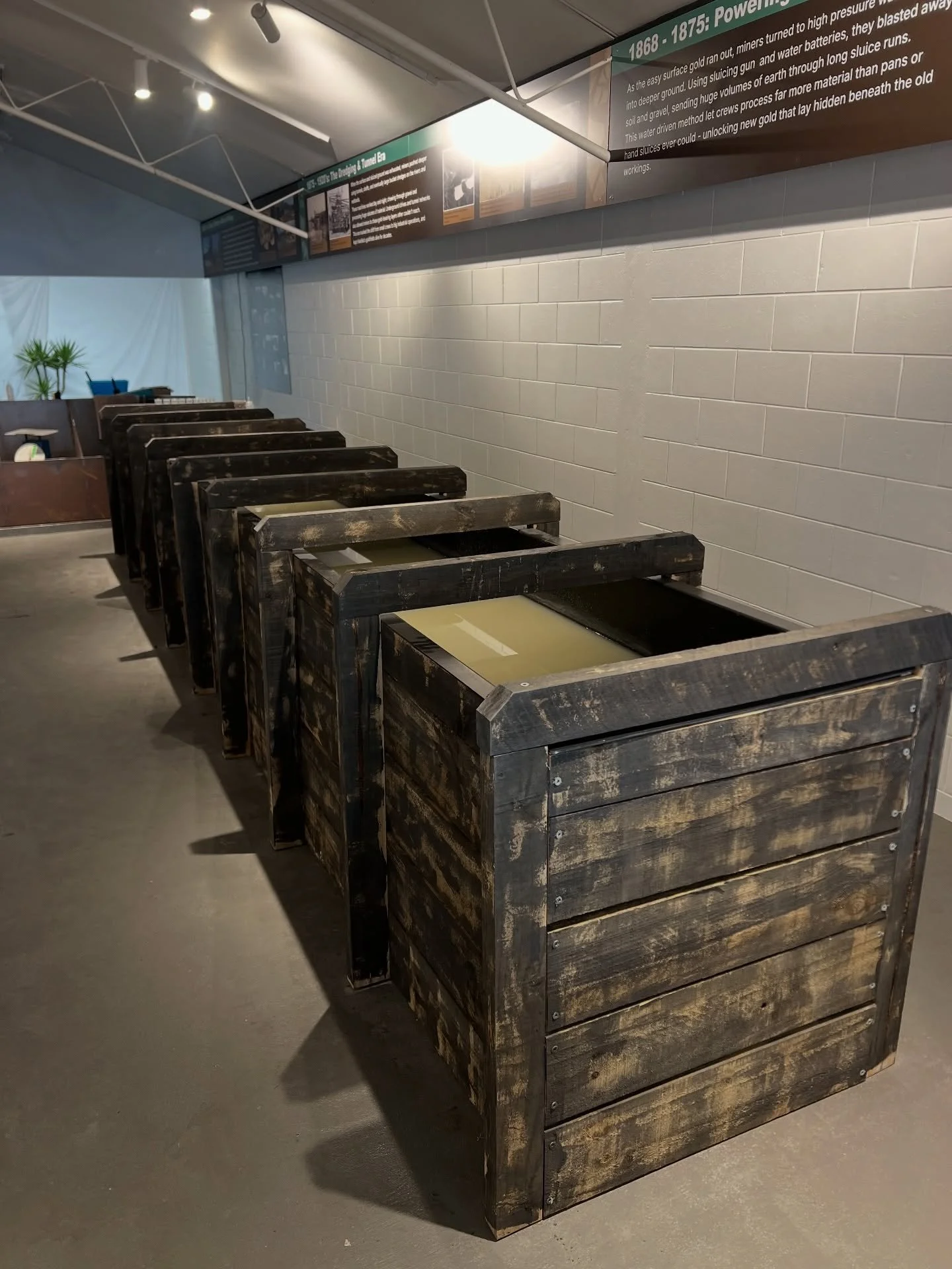 Where the gold is unveiled 👀

#goldpanning #replica #waterrace