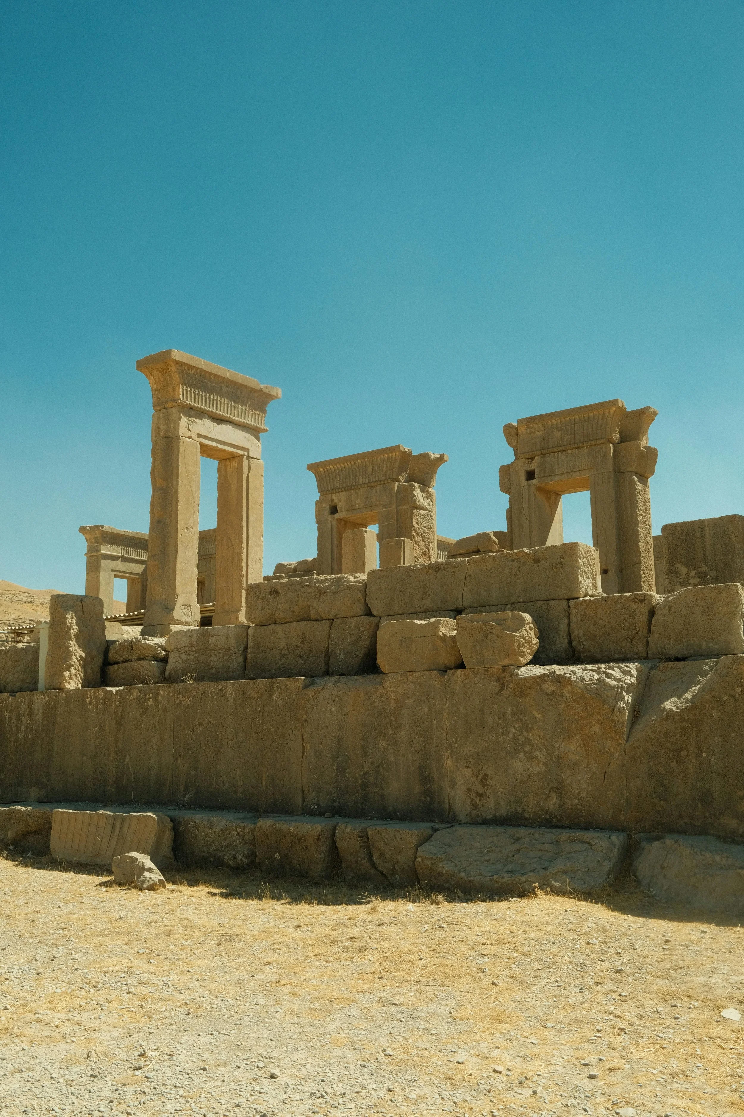 Persepolis: The Ancient Capital of the Achaemenid Empire and Archaeological Grandeur