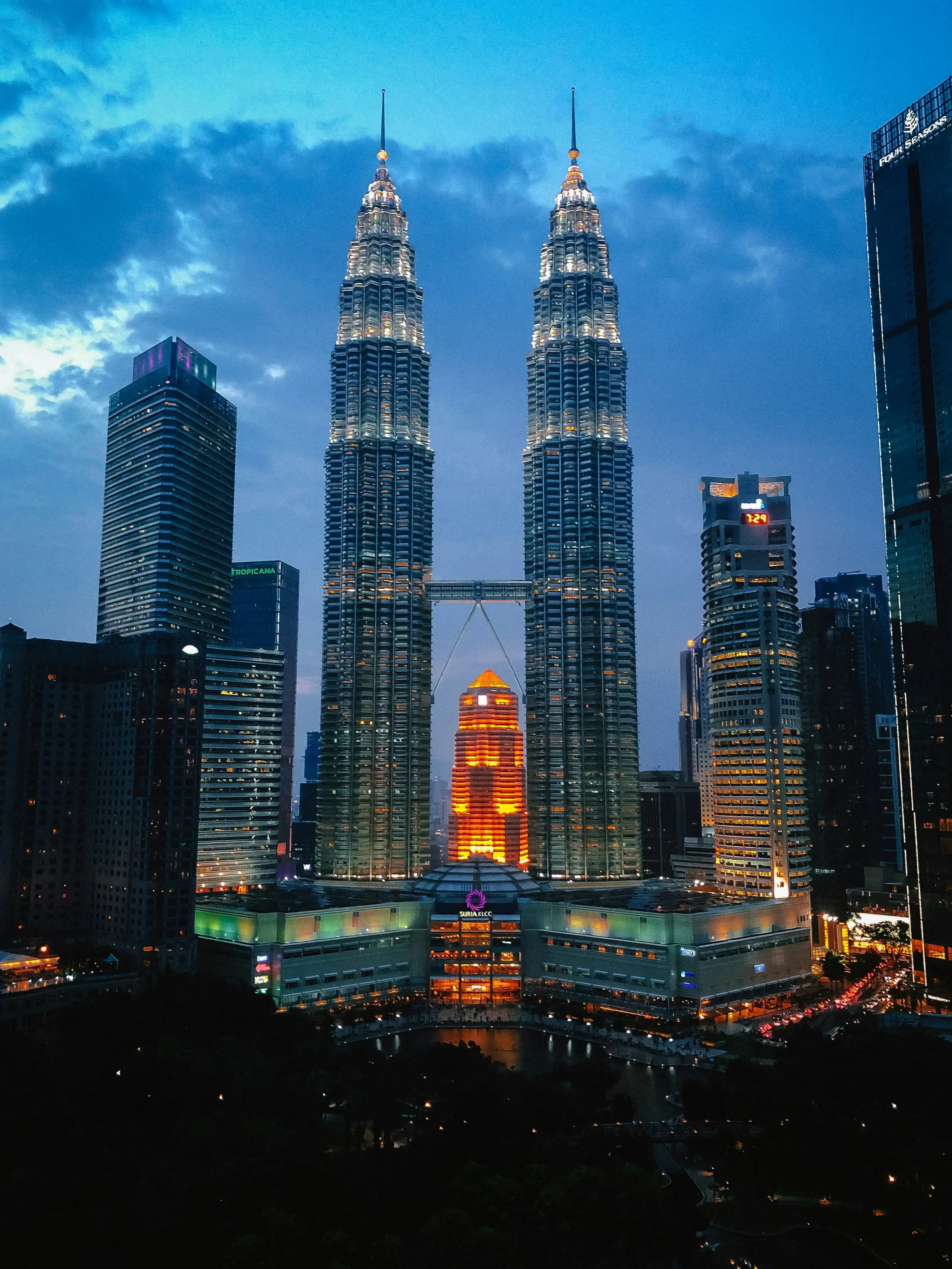 Petronas Twin Towers: Malaysia's 451-Meter Symbol of National Pride