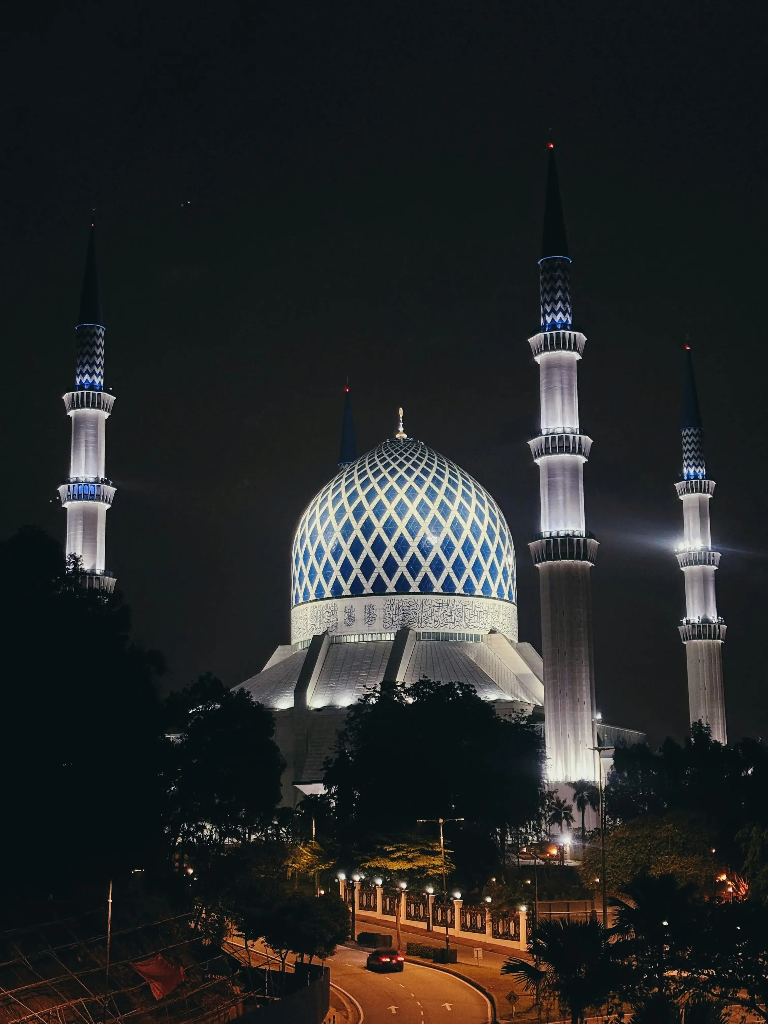 Ramadan and Hari Raya: A Month of Faith Culminating in Joyous Celebration