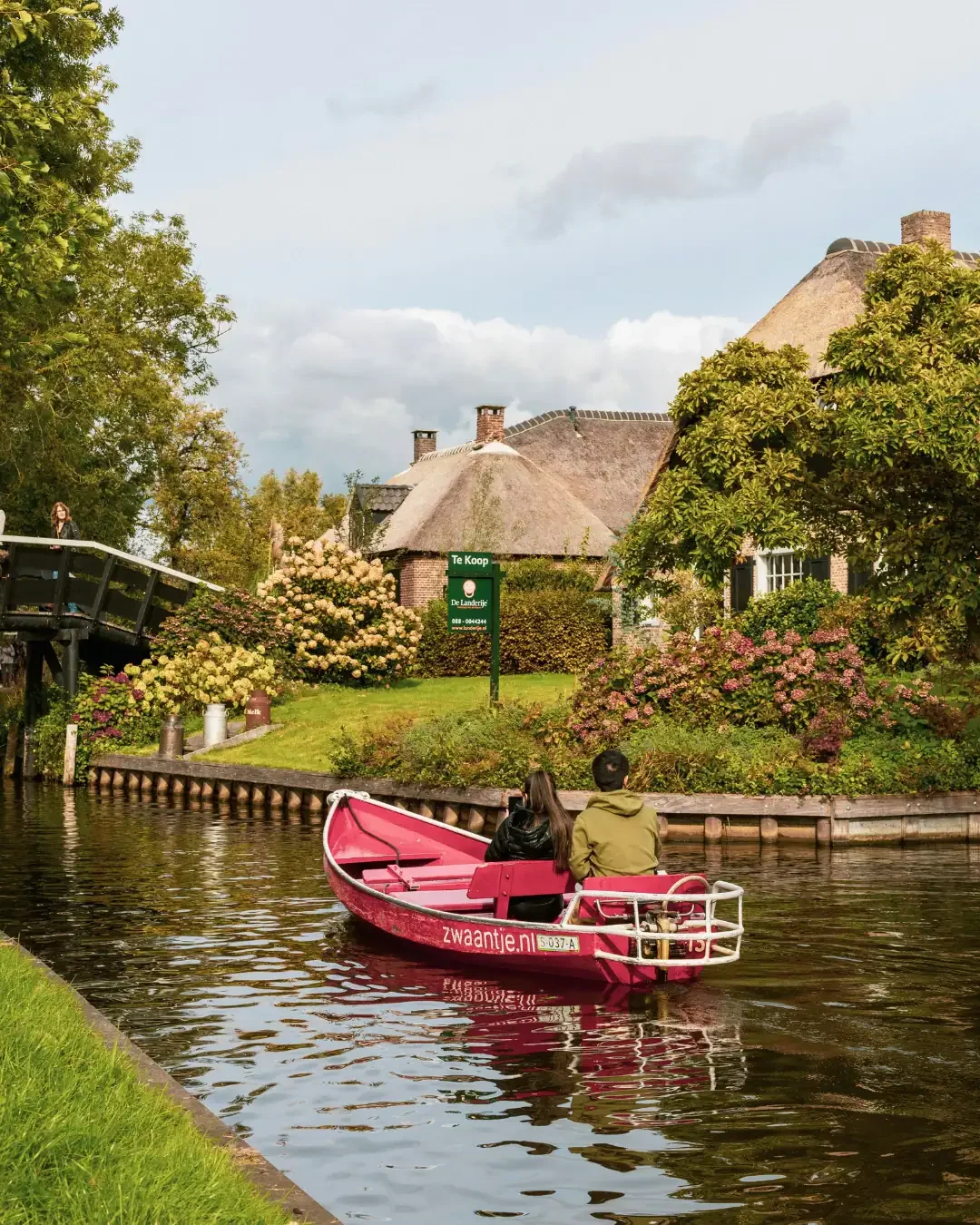 Giethoorn: The Village with No Roads