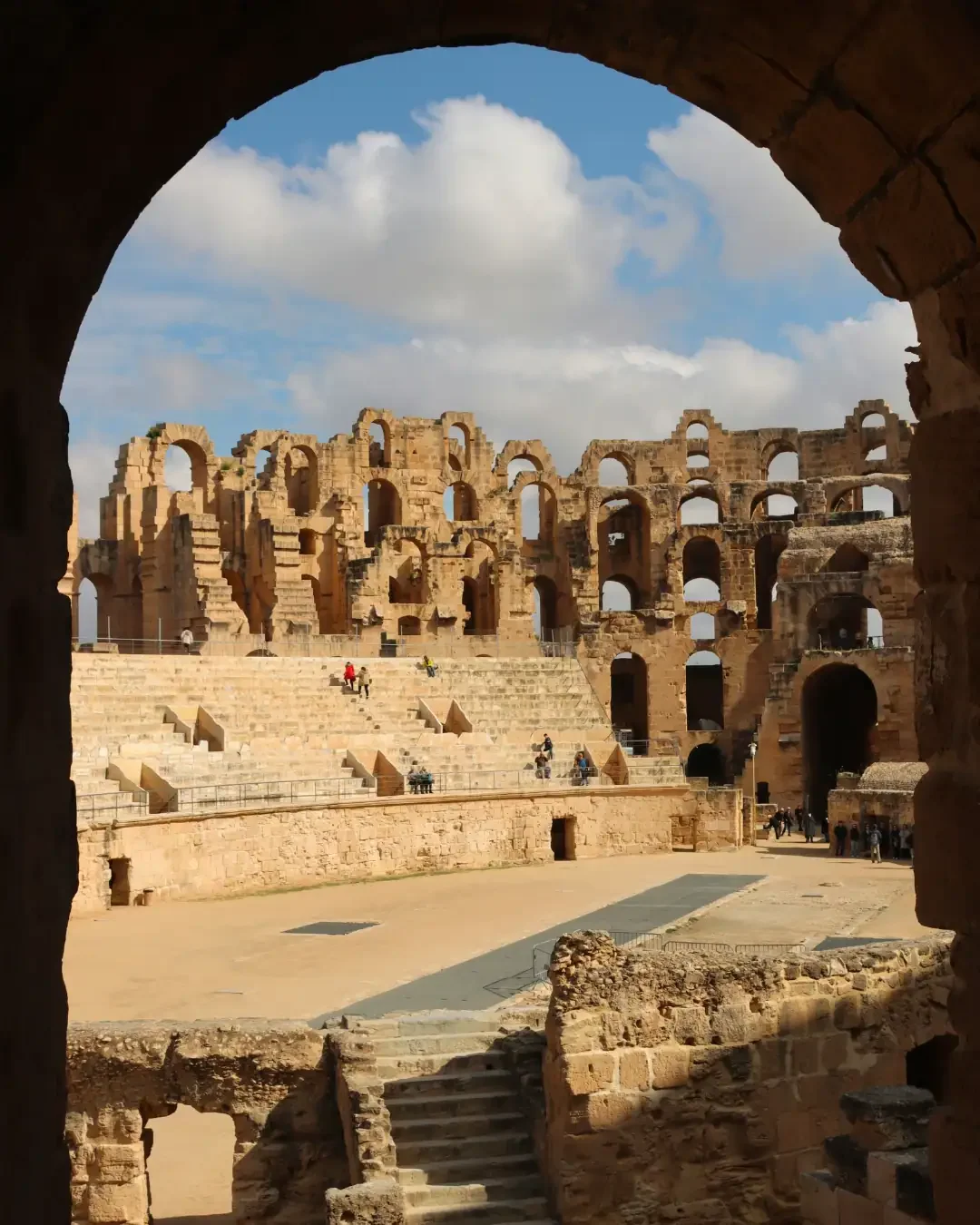 El Jem Amphitheatre: Africa's Colosseum Rising from the Steppe