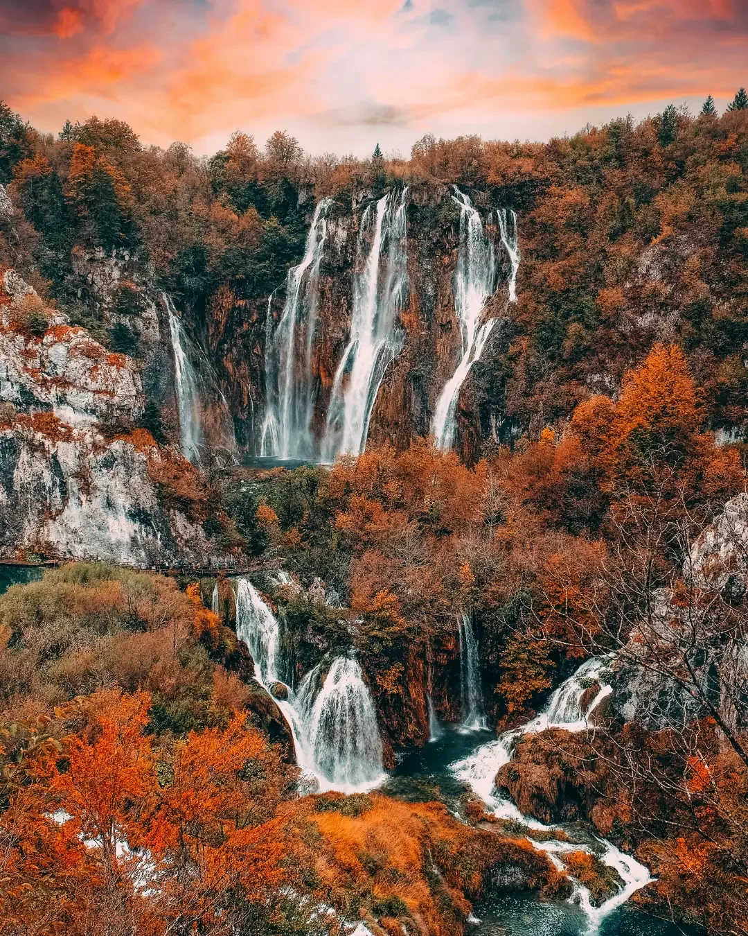 Plitvice Lakes: Travertine Dams that Build Themselves