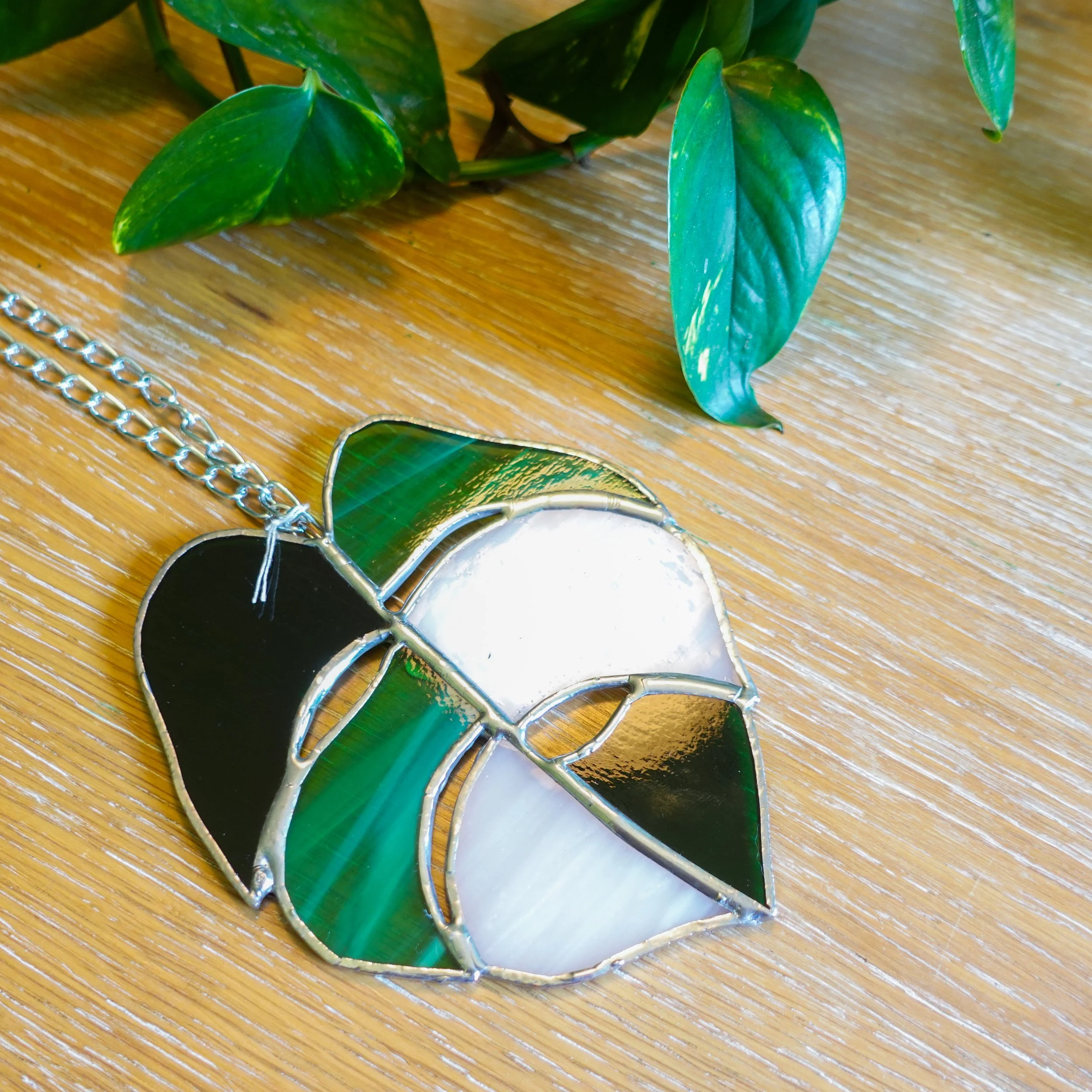 stained-glass-suncatcher-pothos-leaf-green-3.jpg