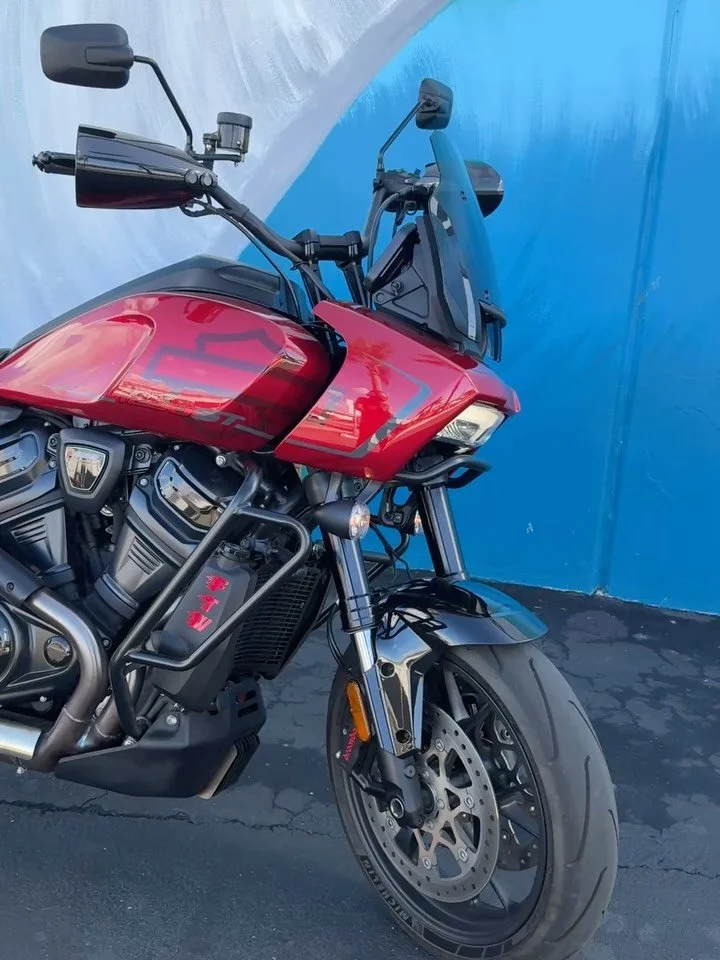 Pan America gettin pitted today! 🌊🟢

#panamerica #panamericast #shredding