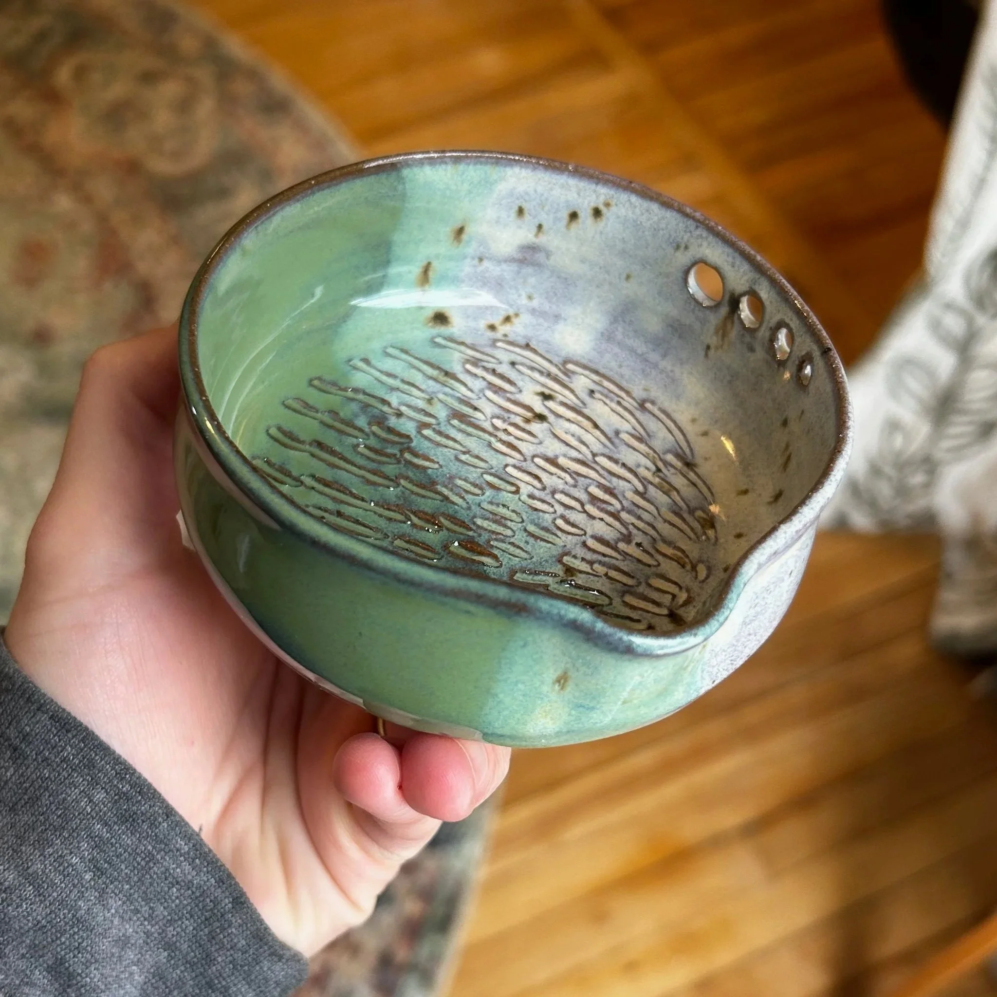 Green and White Garlic Grater