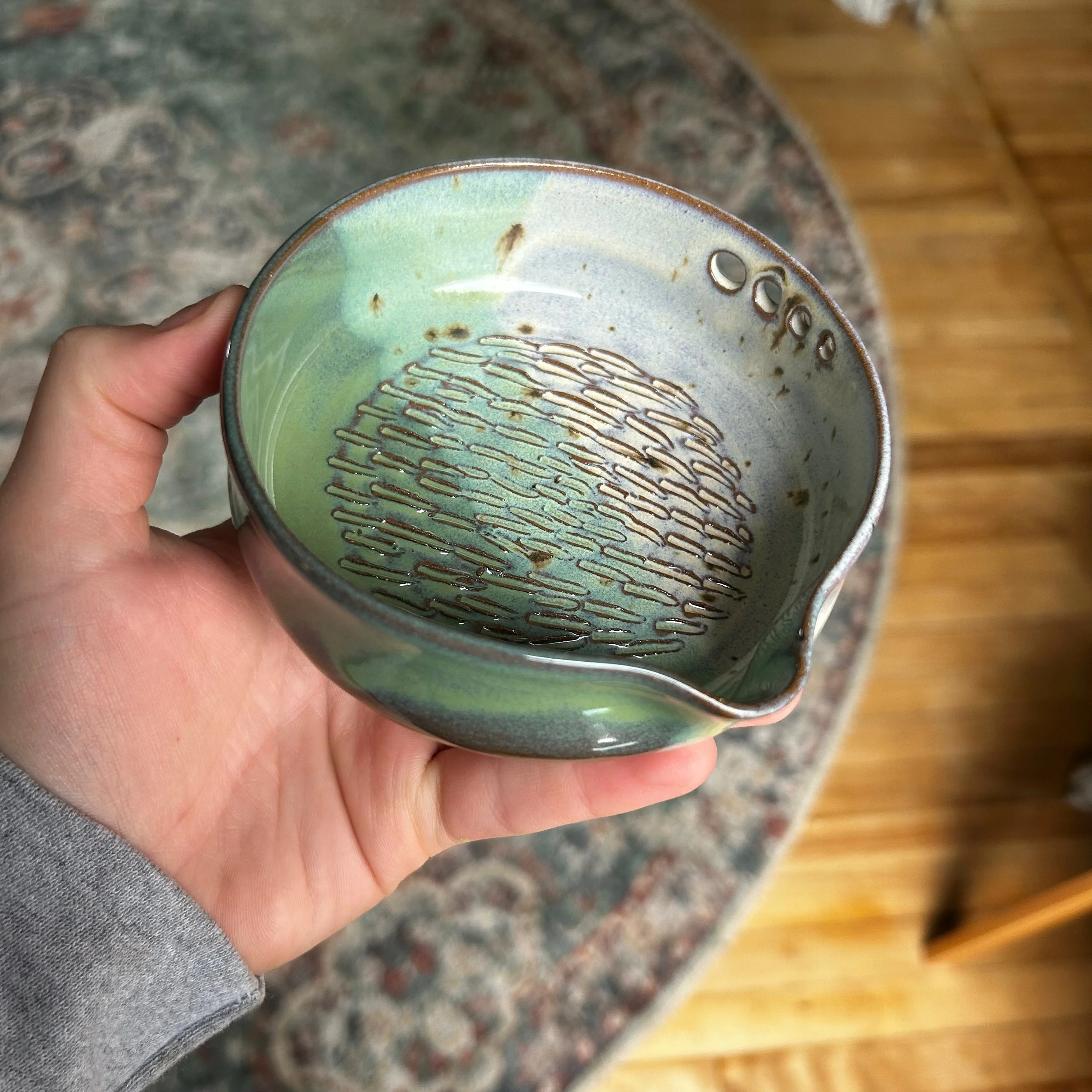 Green and White Garlic Grater