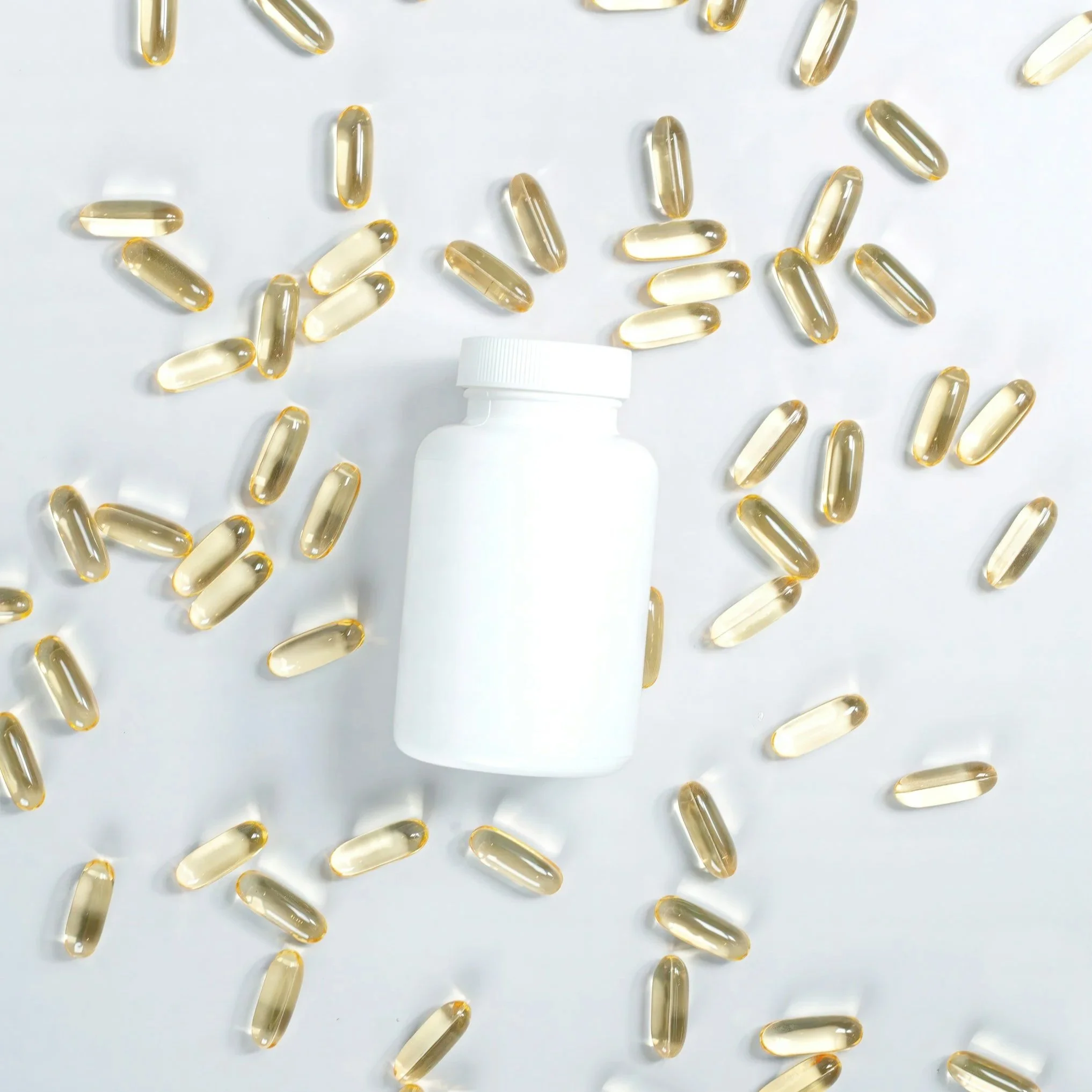 Bioidentical vs Synthetic HRT: What Women Over 40 Need to Know (Simple Guide)