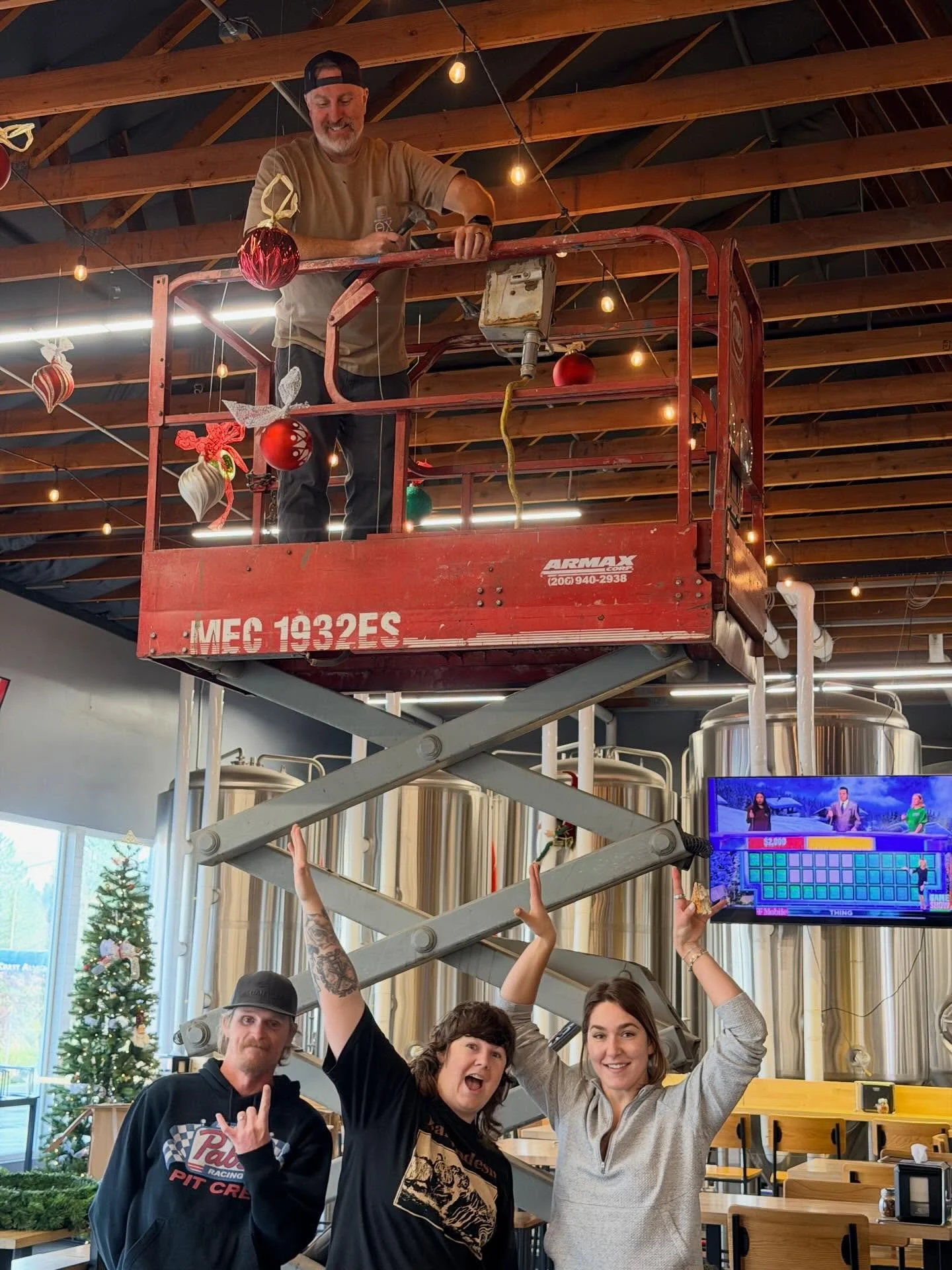 Santa&rsquo;s elves? Nah, it&rsquo;s our team decking the brewery in Christmas cheer before the first pint pours. 🎅🍻