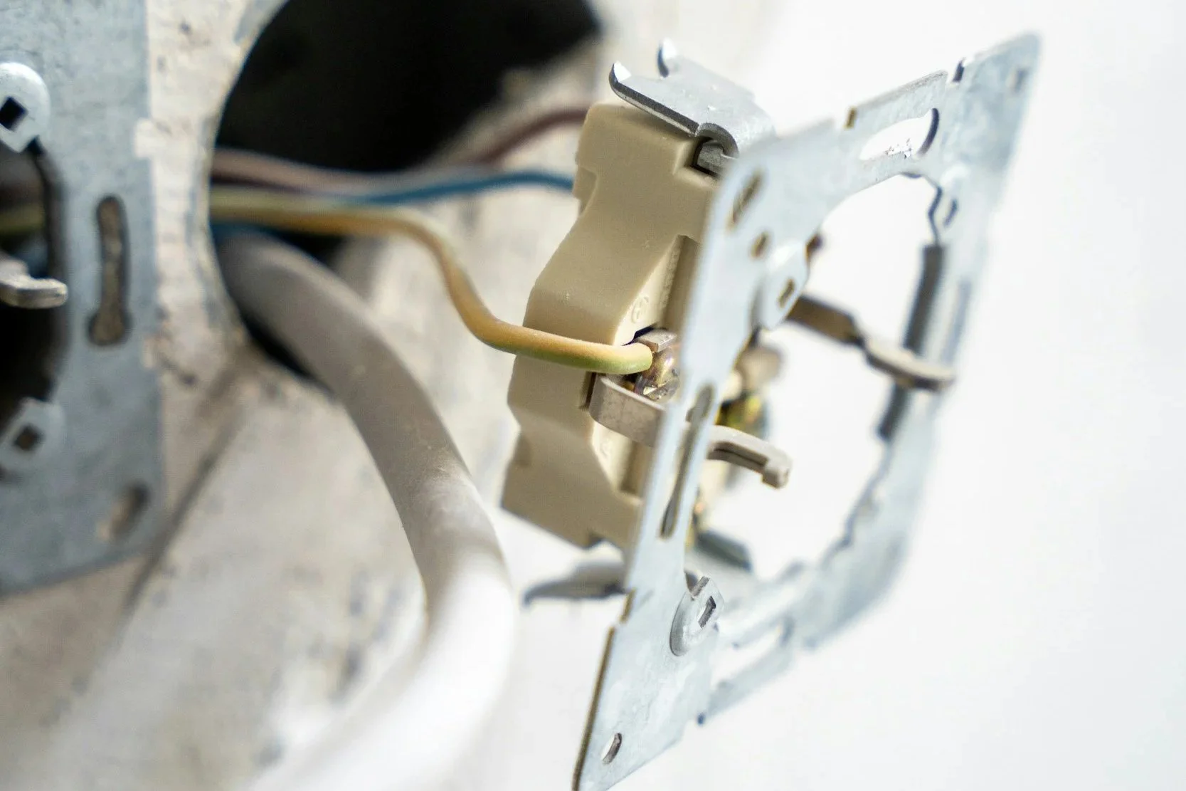 junk removal affordable free painter best price land scaping yard work carpenter fair price experienced licensed ensured