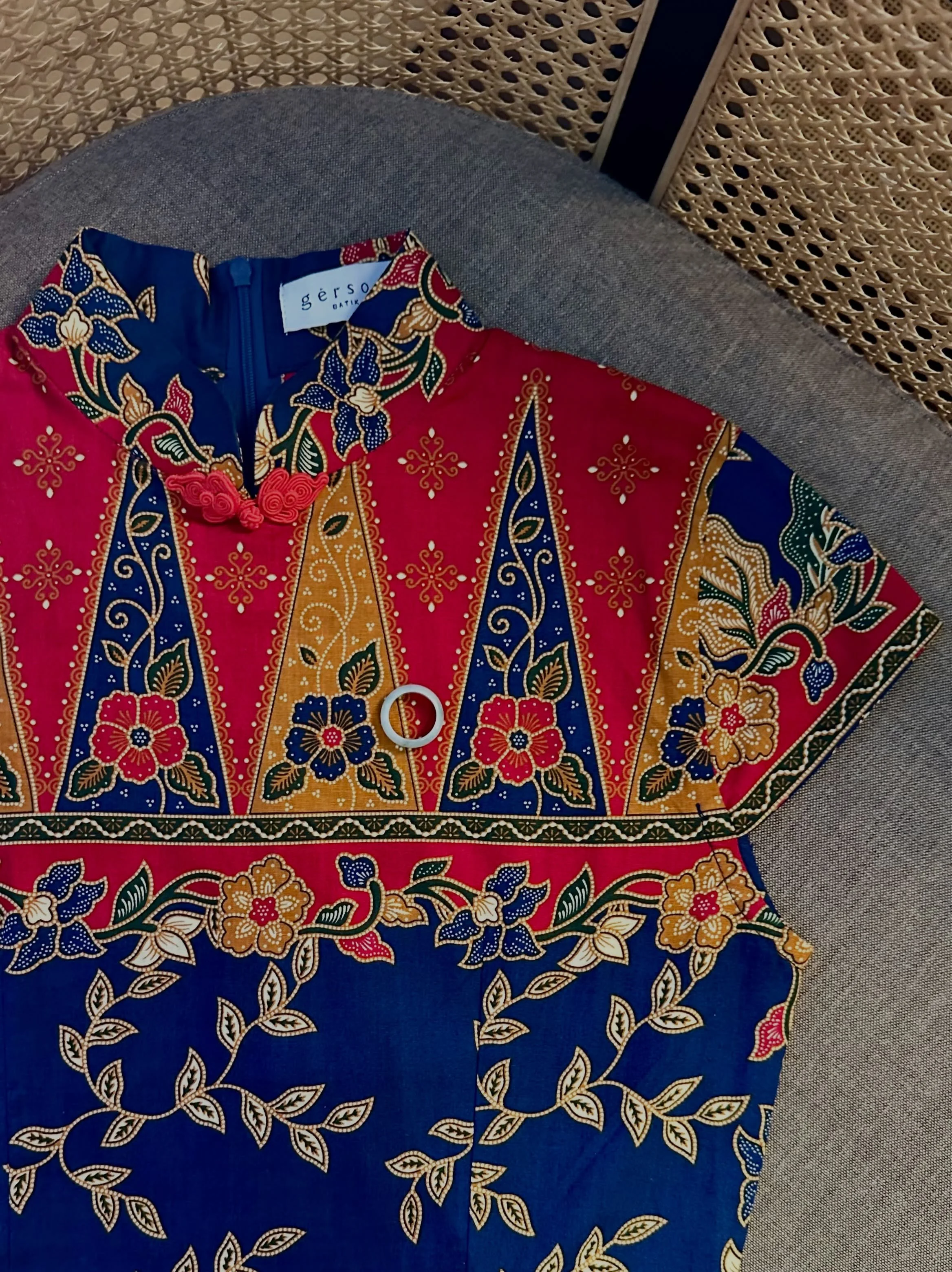 A couple of pieces to carry home from Malaysia &mdash; chosen not simply as souvenirs, but as reminders of place.

A hand-tailored batik dress from @gersonbatik, alive with colour, pattern and the artistry of Malaysian textile tradition; and a jade r