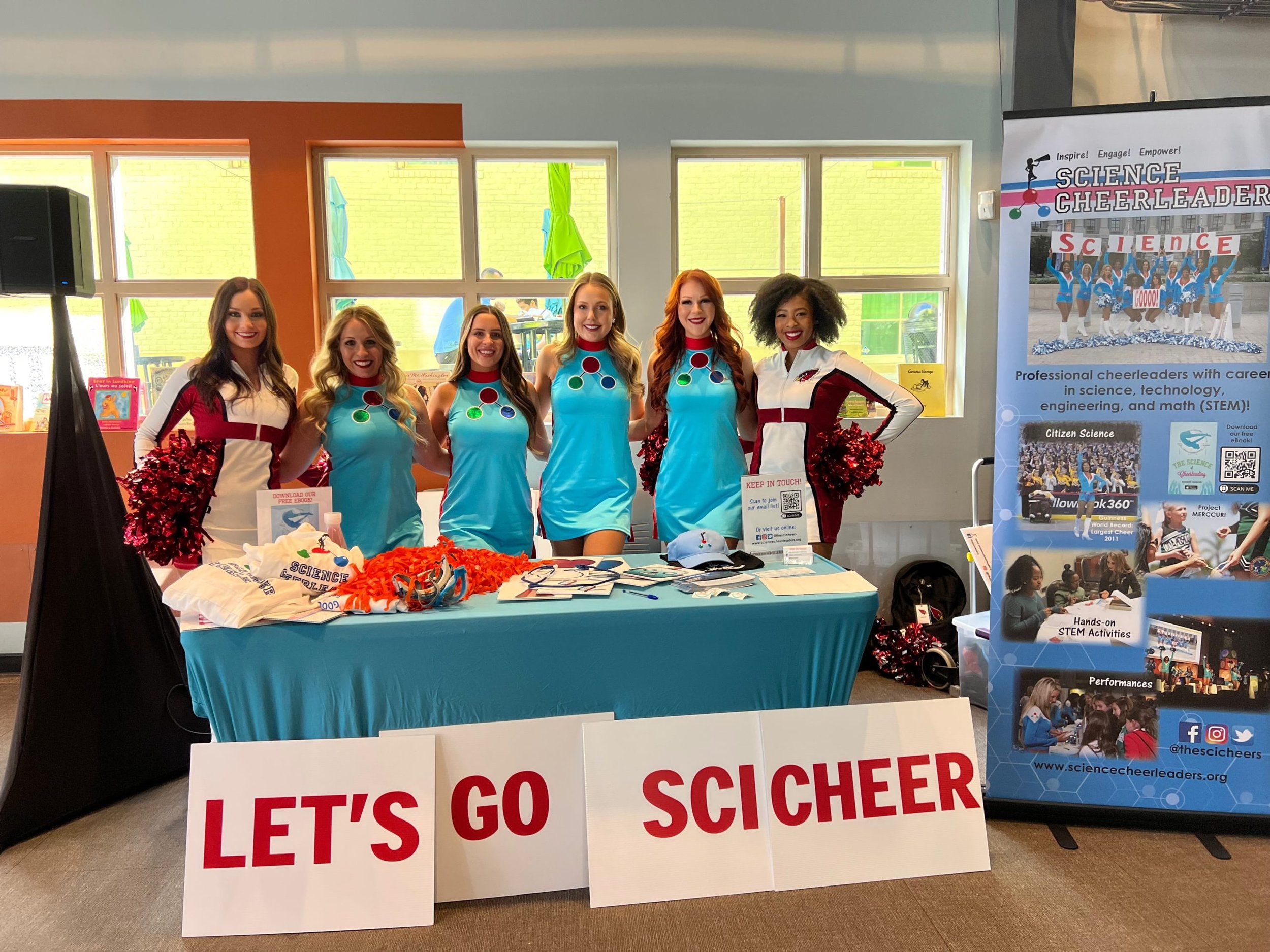 Science Cheerleaders Celebrated Super Bowl at Children’s Museum in Phoenix