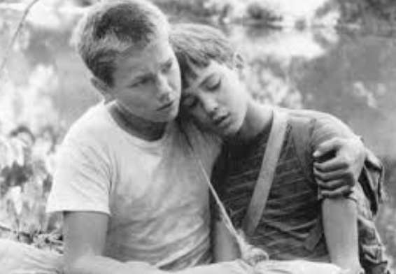 Stand by Me Original Motion Picture River Phoenix and Wil Weaton characters Chris and Gordie hug and support
