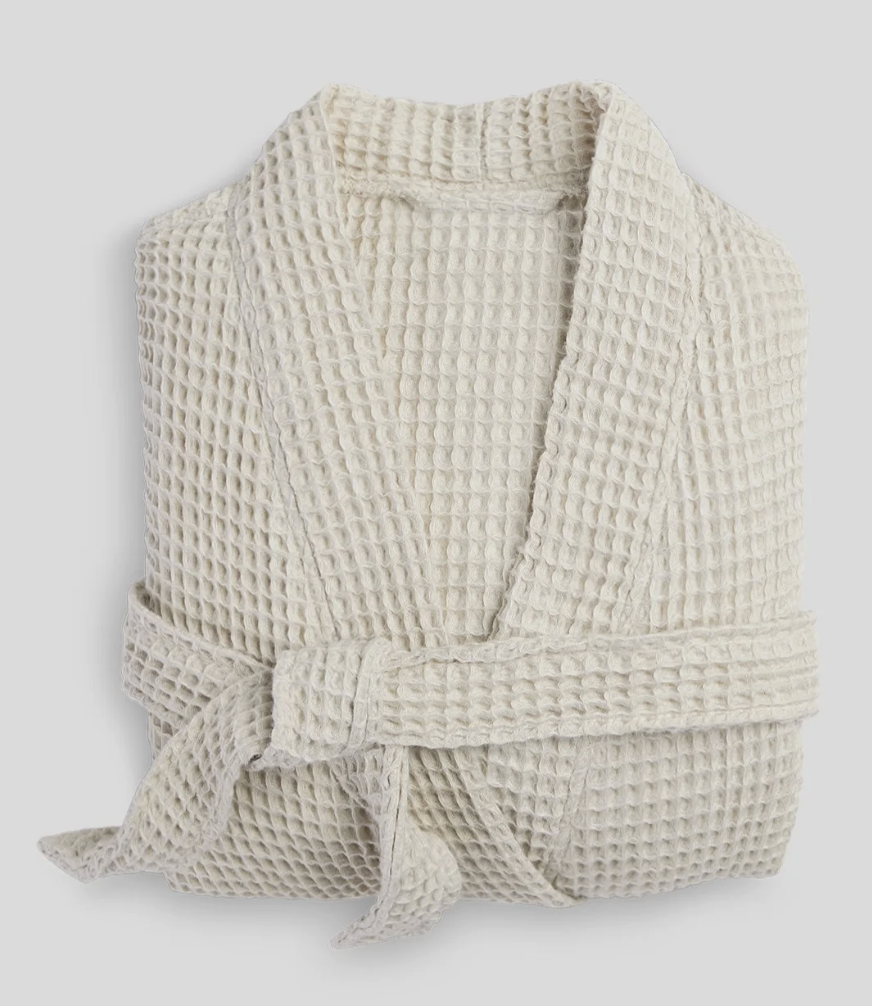 PARACHUTE WAFFLE ROBE Relax in this lightweight, softly textured bathrobe inspired by the world's finest spas. Features two hip pockets, a folded collar and secure waist tie.