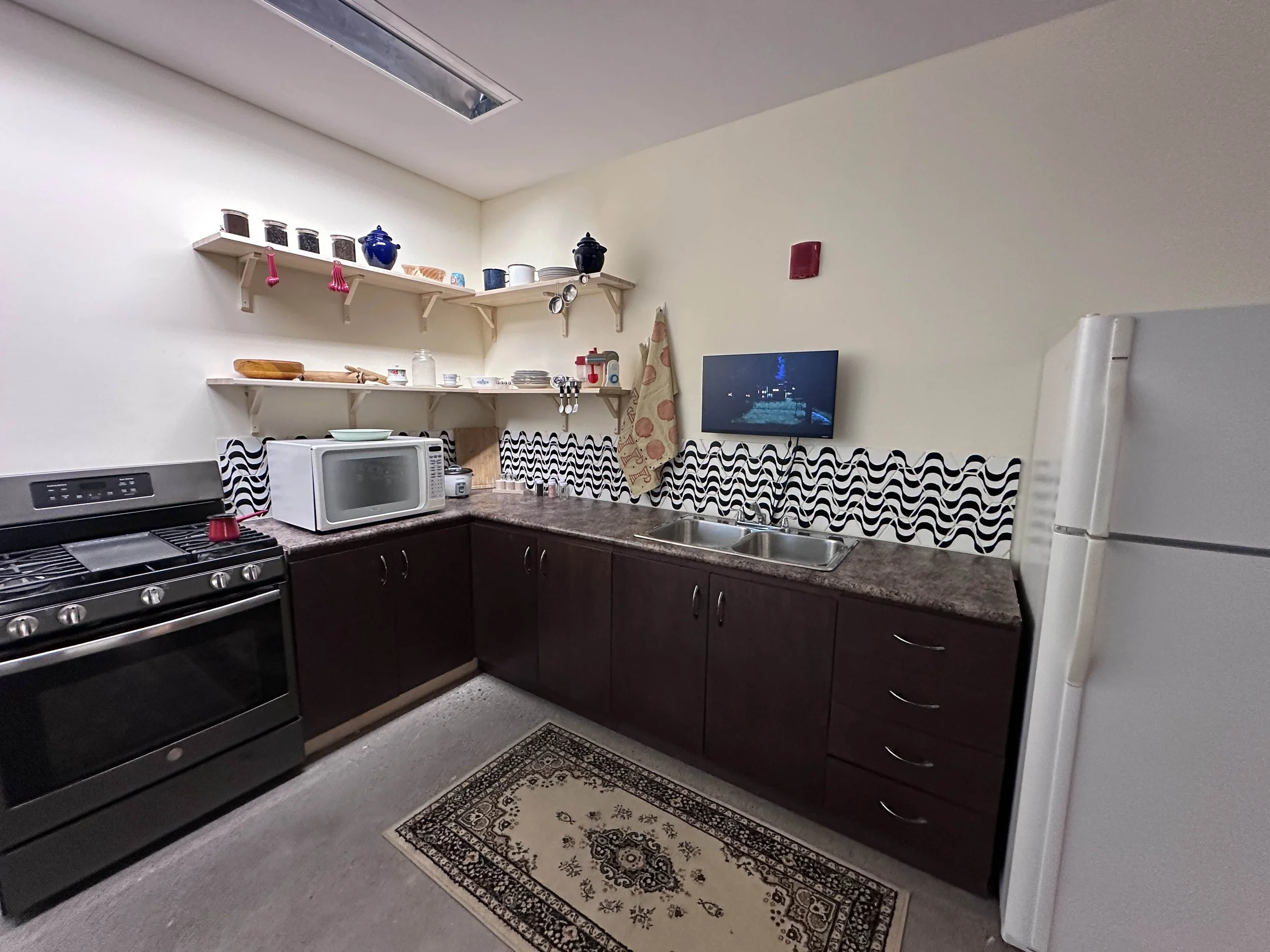 An view of the kitchen with nobody in it