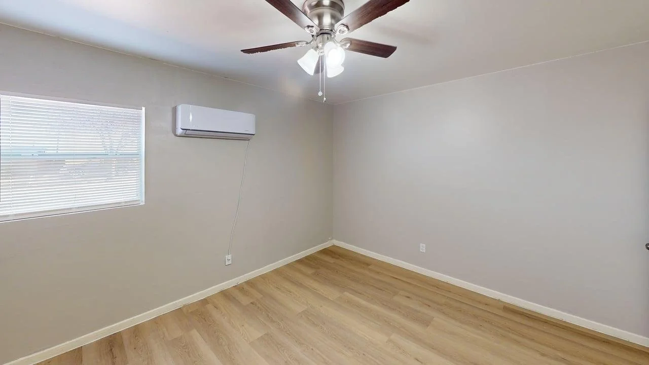 Ashwood-Court-2-Bedroom-1-Bath-Bedroom 2.jpg