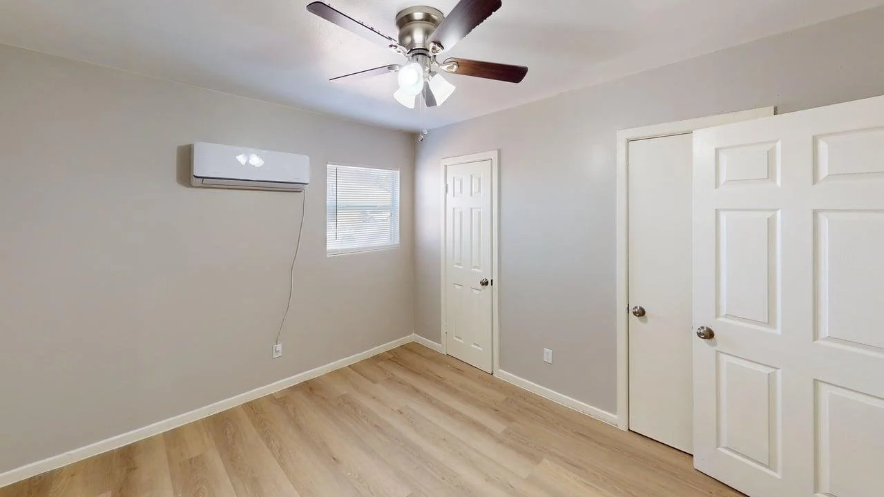 Ashwood-Court-2-Bedroom-1-Bath-Bedroom 1.jpg