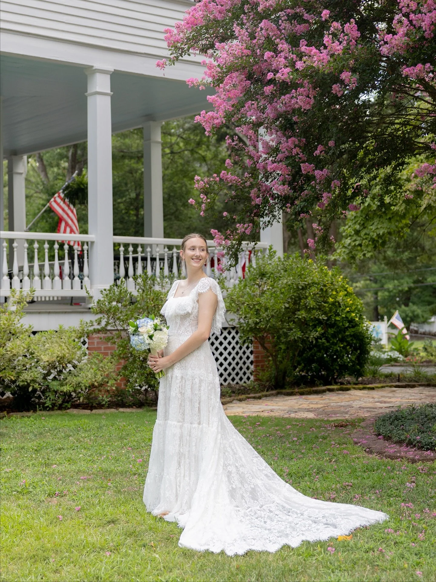 bridal moments captured from a summer porch 🌷