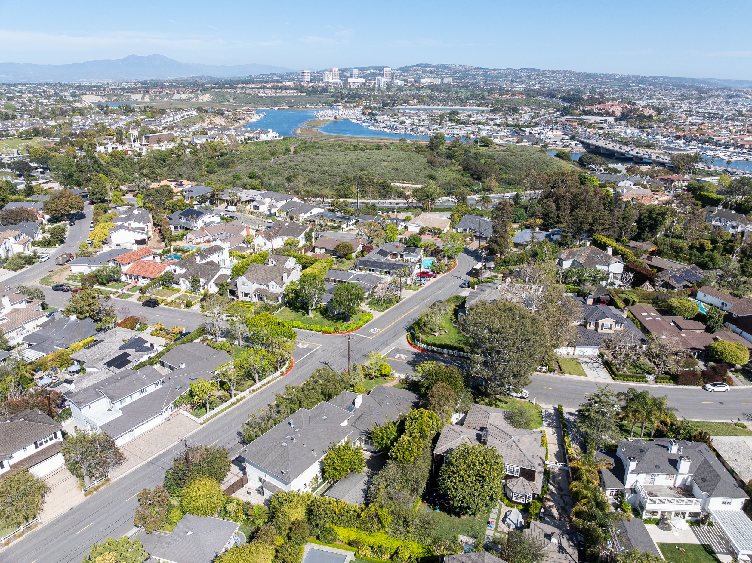 515 Kings Pl MLS-4.jpg