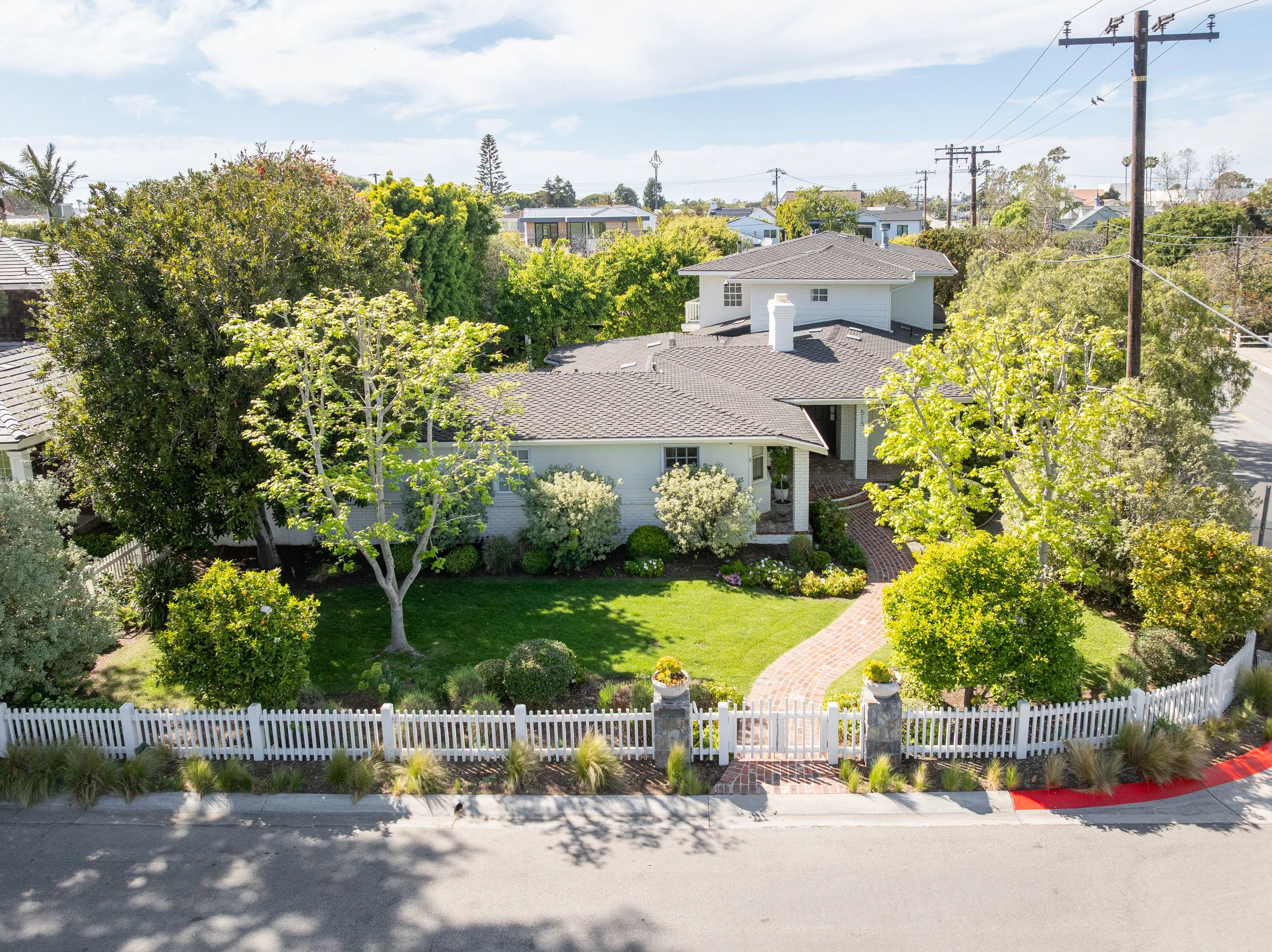 515 Kings Pl MLS-3.jpg