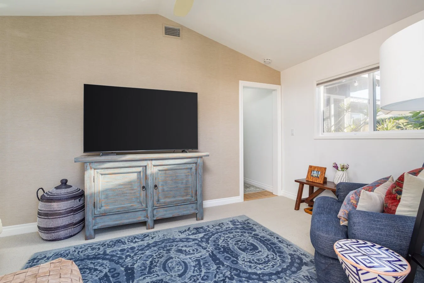 2011 Tustin Ave MLS-12.jpg