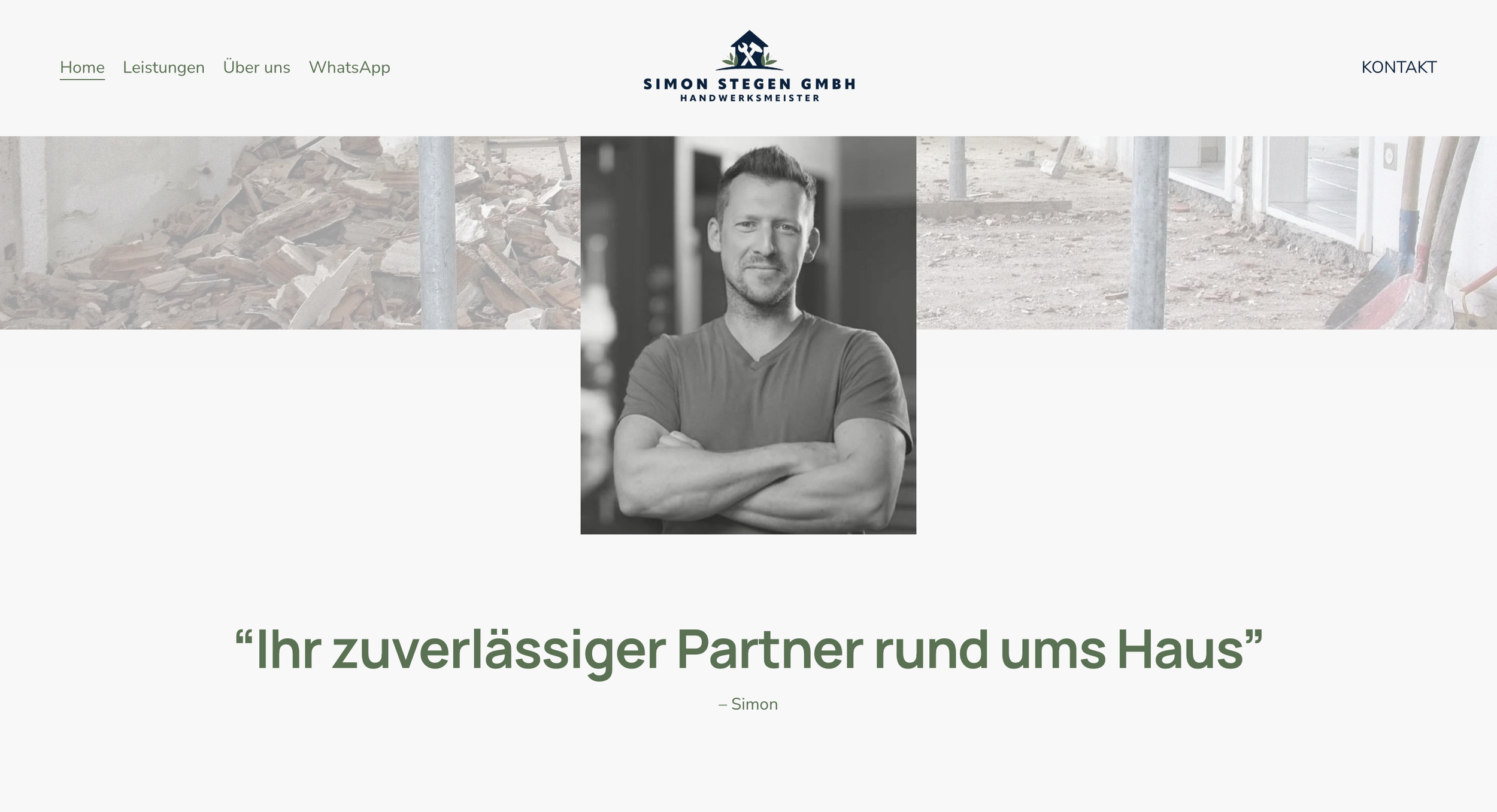 Webseite eines Handwerksbetriebs mit einem schwarzen und weißen Portrait eines Mannes mit ausgestreckten Armen im Vordergrund, Website-Navigation oben, Logo und Text darunter, der den Betrieb als zuverlässigen Partner für Hausarbeiten beschreibt.