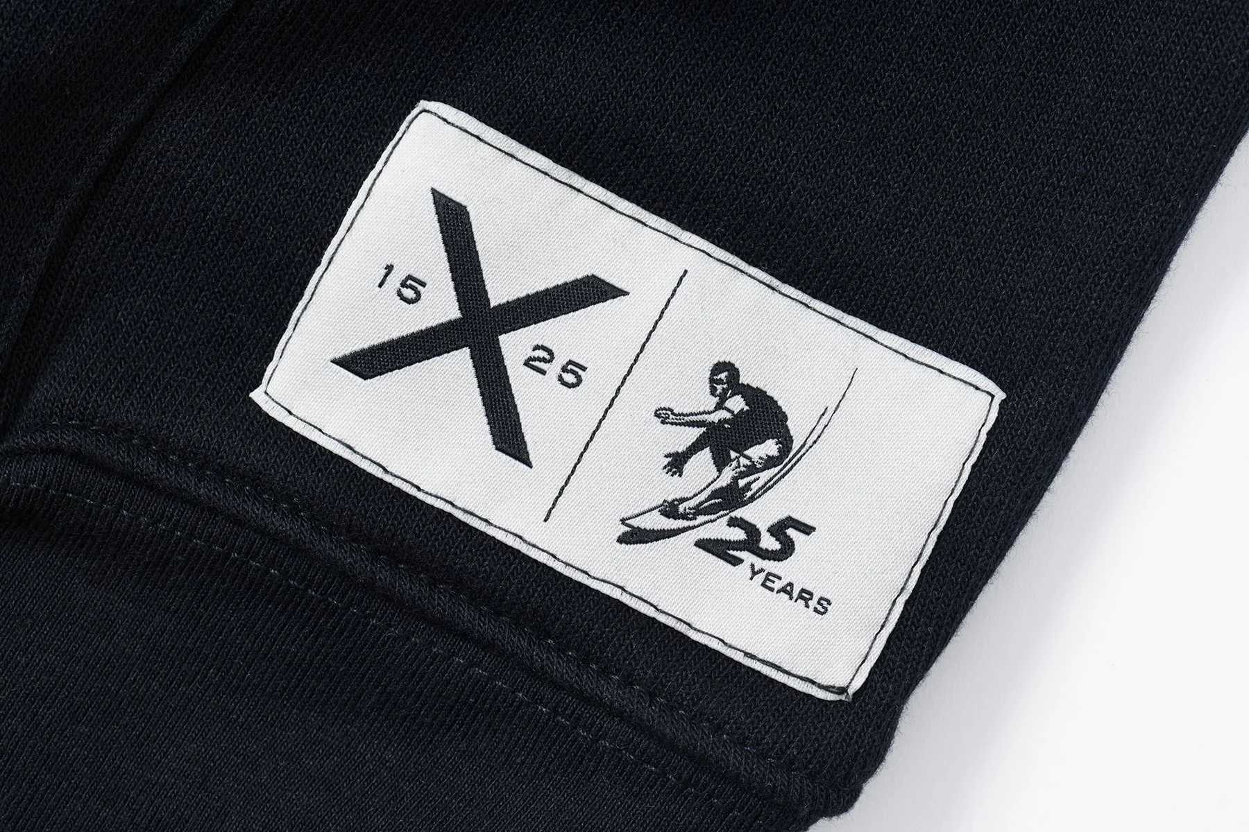 Sm_Badge_Detail_Blk_01.jpg