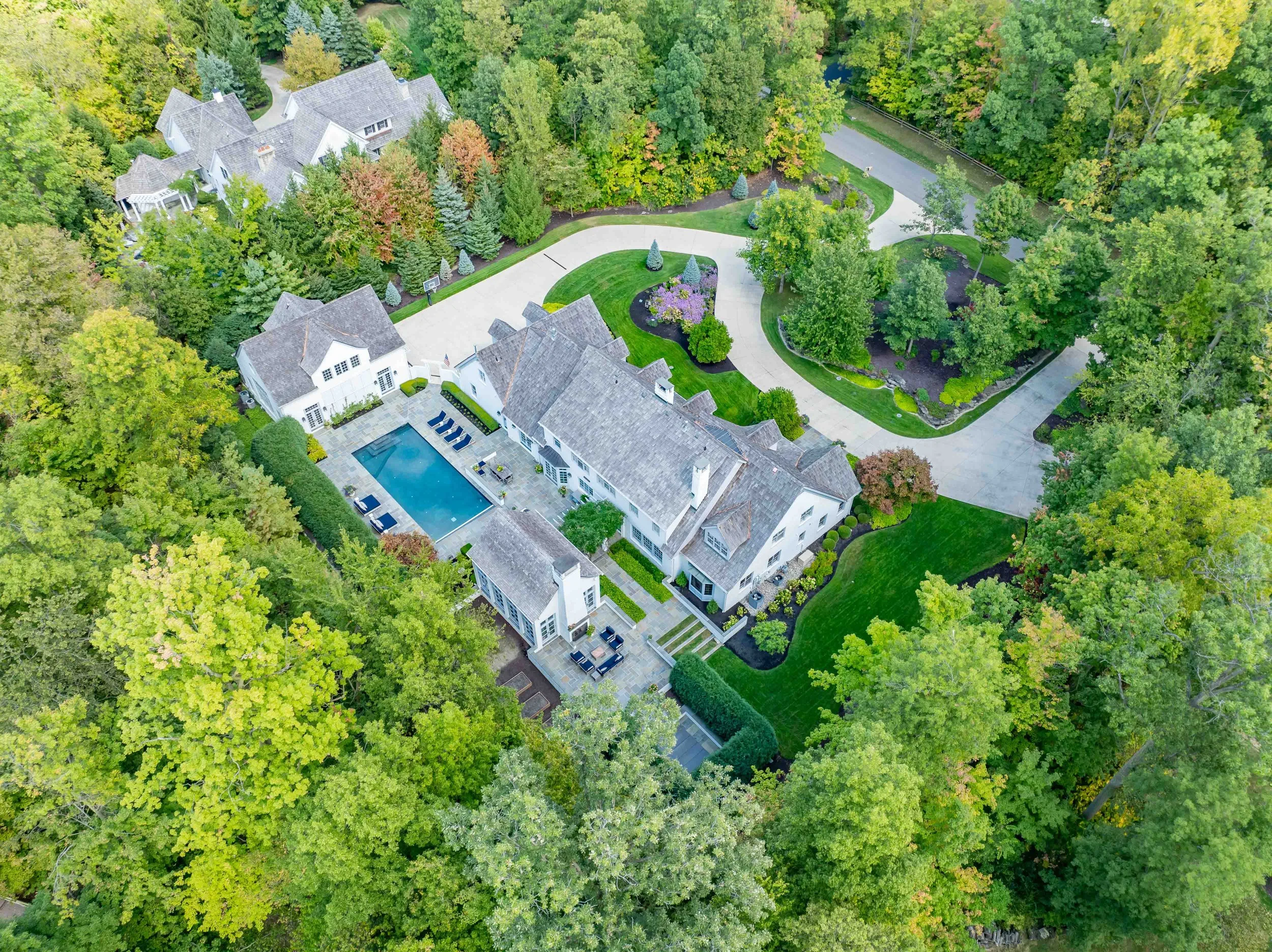 A COMPOSED EUROPEAN ESTATE