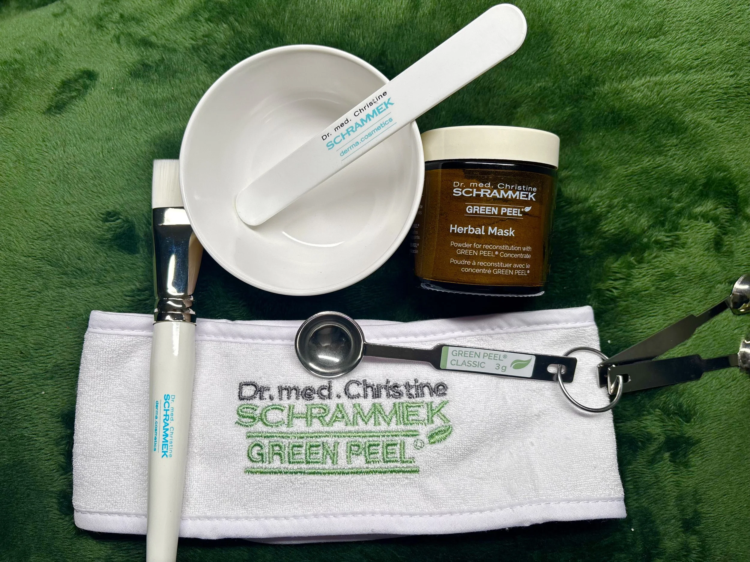 GREEN PEEL : Classic Facial Treatment