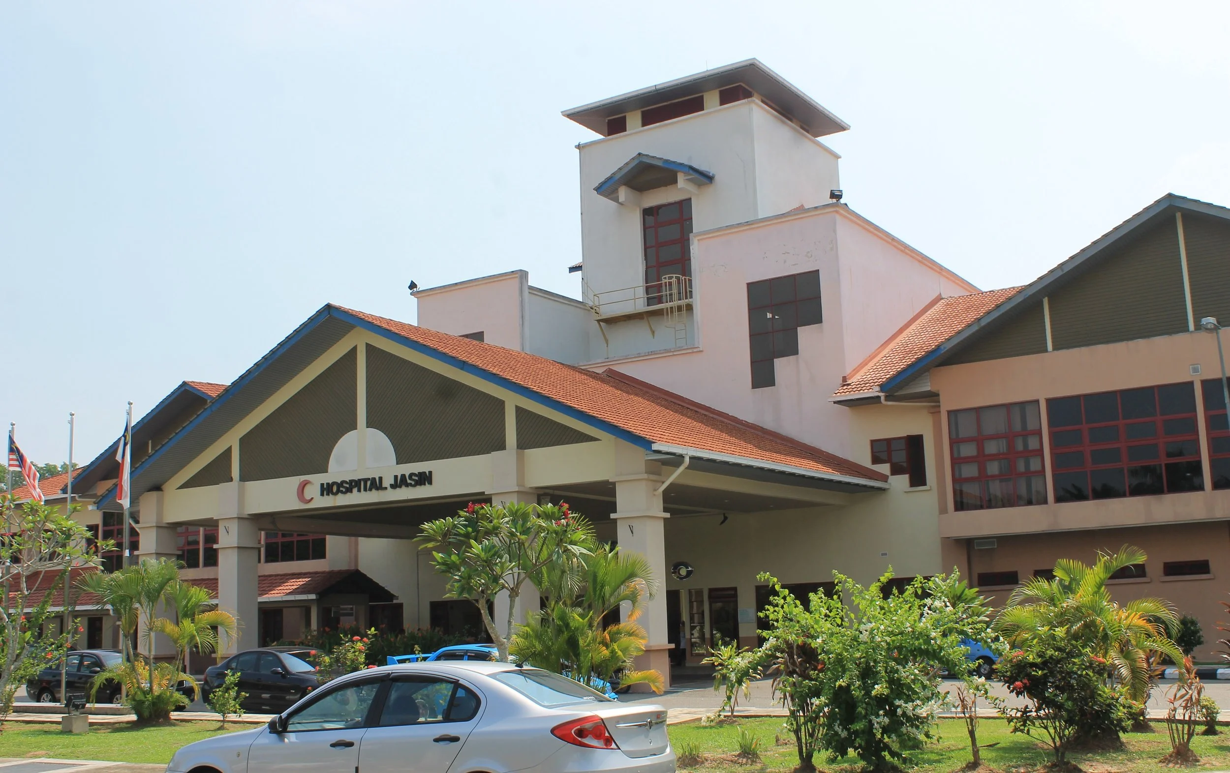 Jasin_District_Hospital_main_building.jpeg
