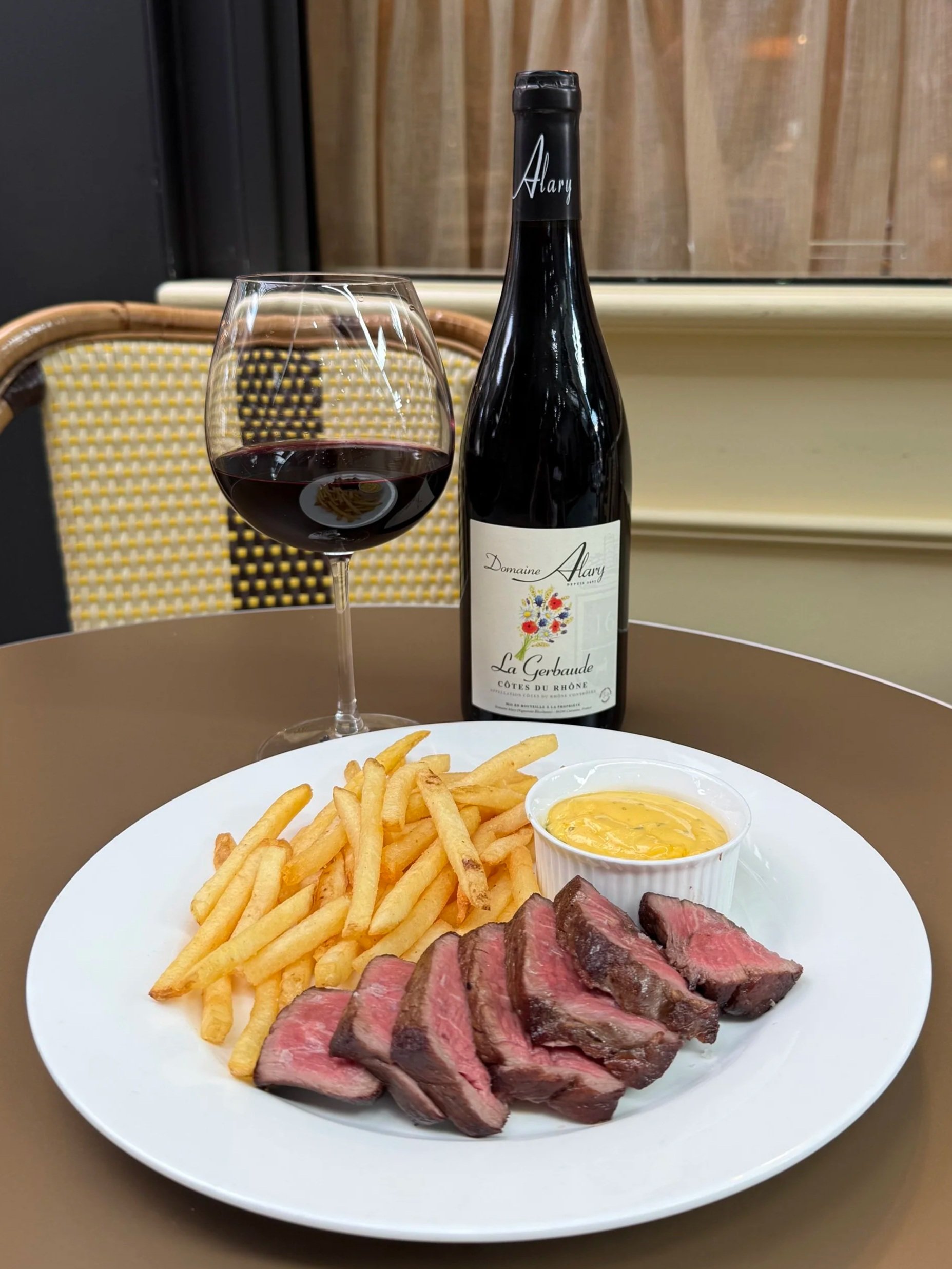 200g Eye Fillet, Béarnaise Sauce, French Fries plat du jour
