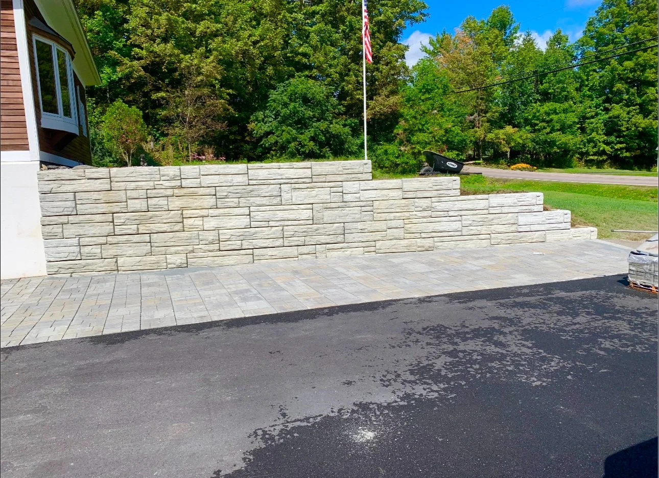 Decorative Pre-cast Cement Retaining Wall and Pavers