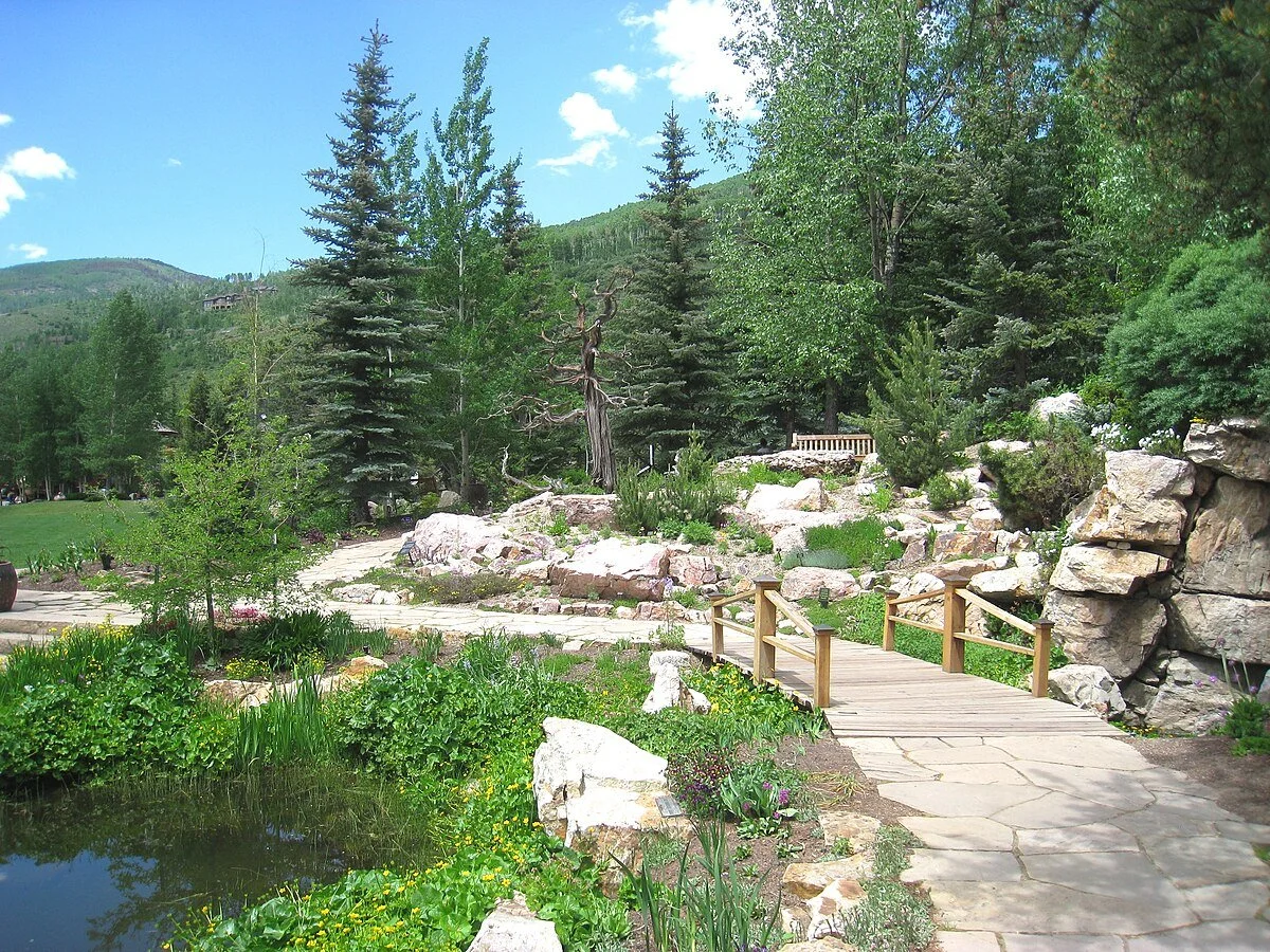 Betty_Ford_Alpine_Gardens,_Vail,_CO_-_bridge.jpg