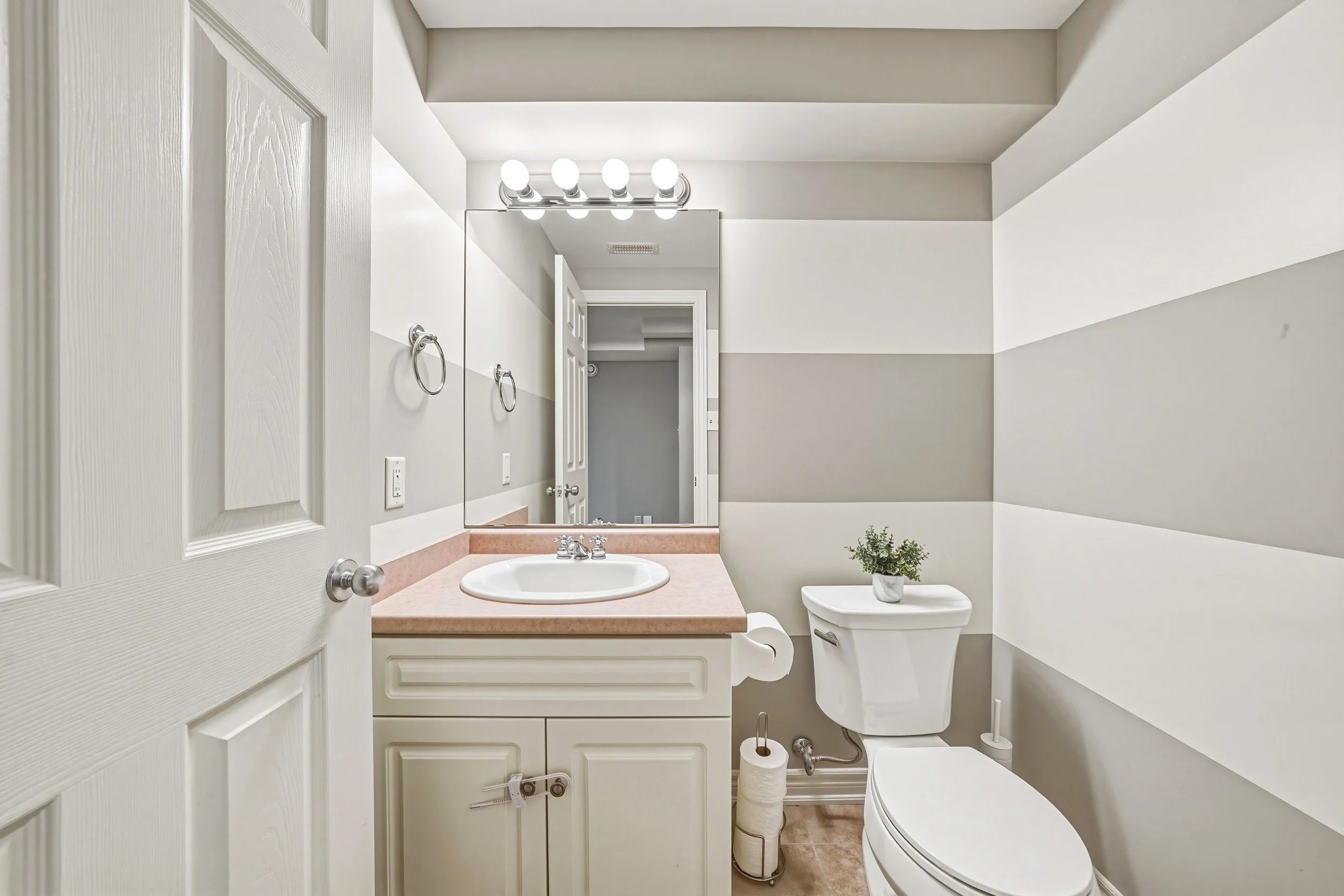 33 - 5214 Dryden Ave, Burlington.jpg