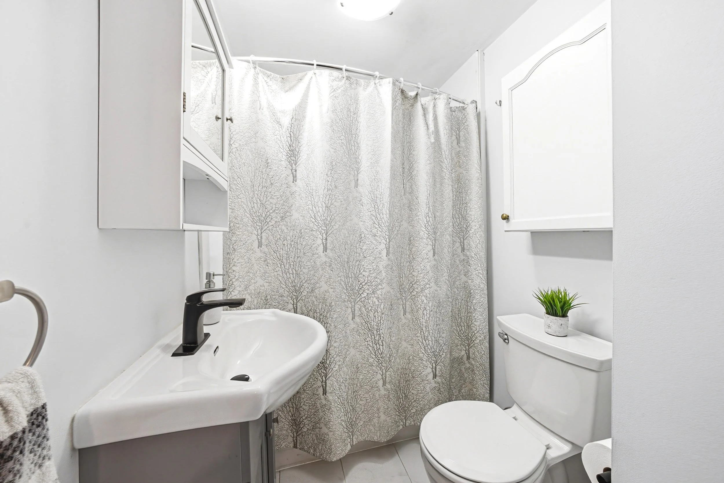 14 - 546 Mohawk Rd E, Hamilton.jpg