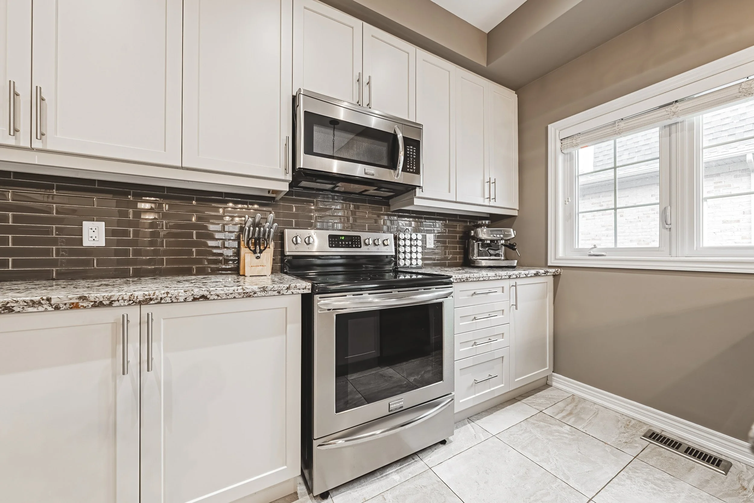 17 - 2220 Queensway Dr #4, Burlington.jpg