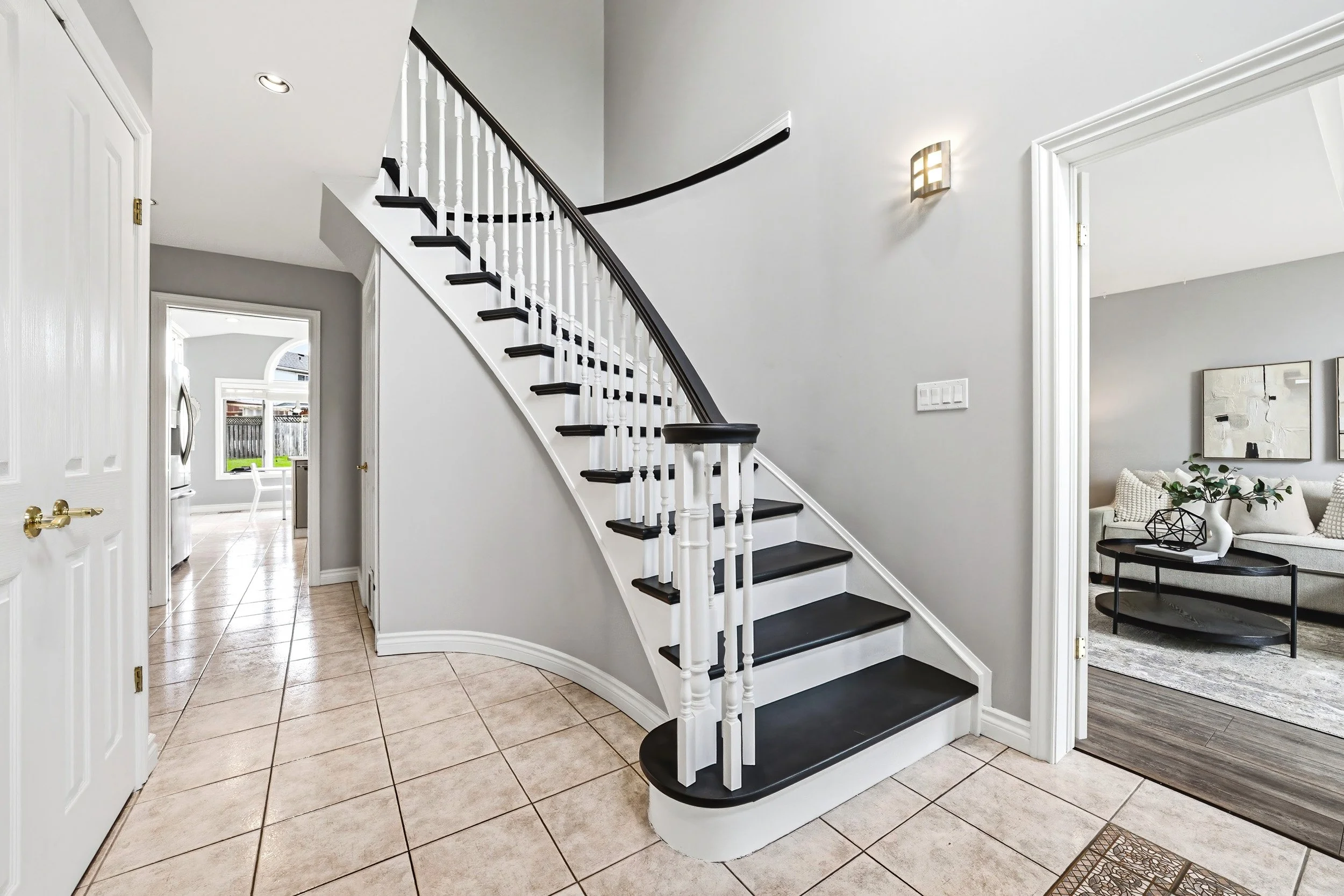 28 - 301 Parkwood Cres, Hamilton.jpg